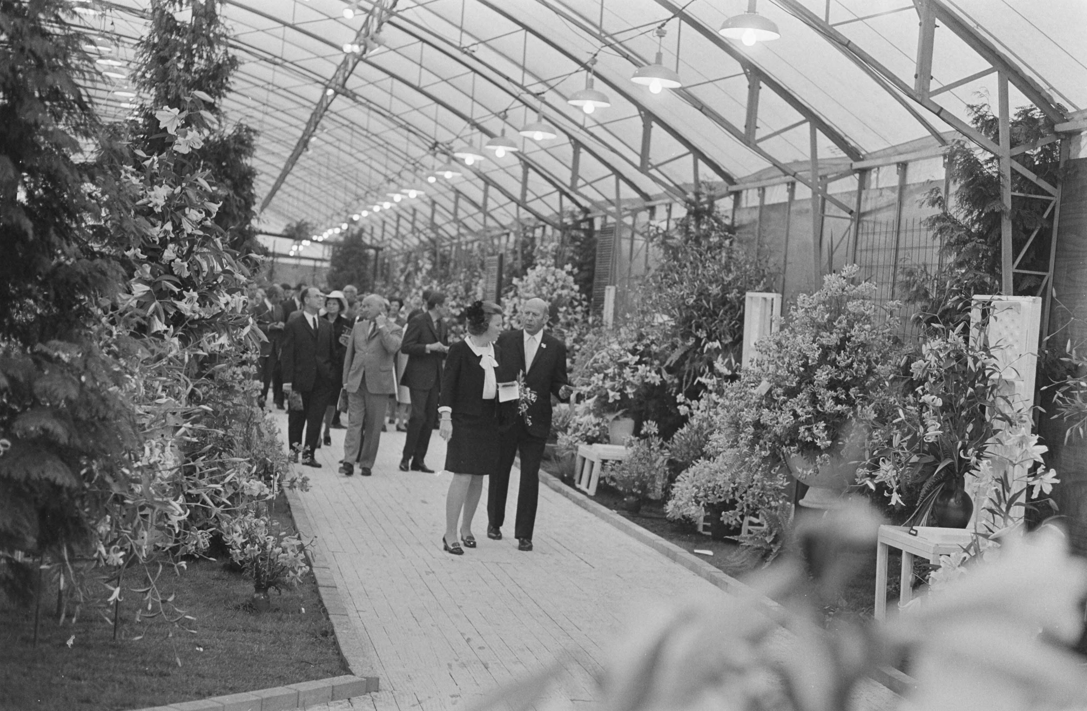 Fotocollectie Anefo — Prinses Beatrix en Prins Claus openen tiende Liliade (bloemententoonstelling) in Akersloot — Foto: Evers, Joost / Anefo. Licentie: Set B: Rechtenvrij / Publiek Domein. Bron: Nationaal Archief. http://hdl.handle.net/10648/ad79e87e-d0b4-102d-bcf8-003048976d84