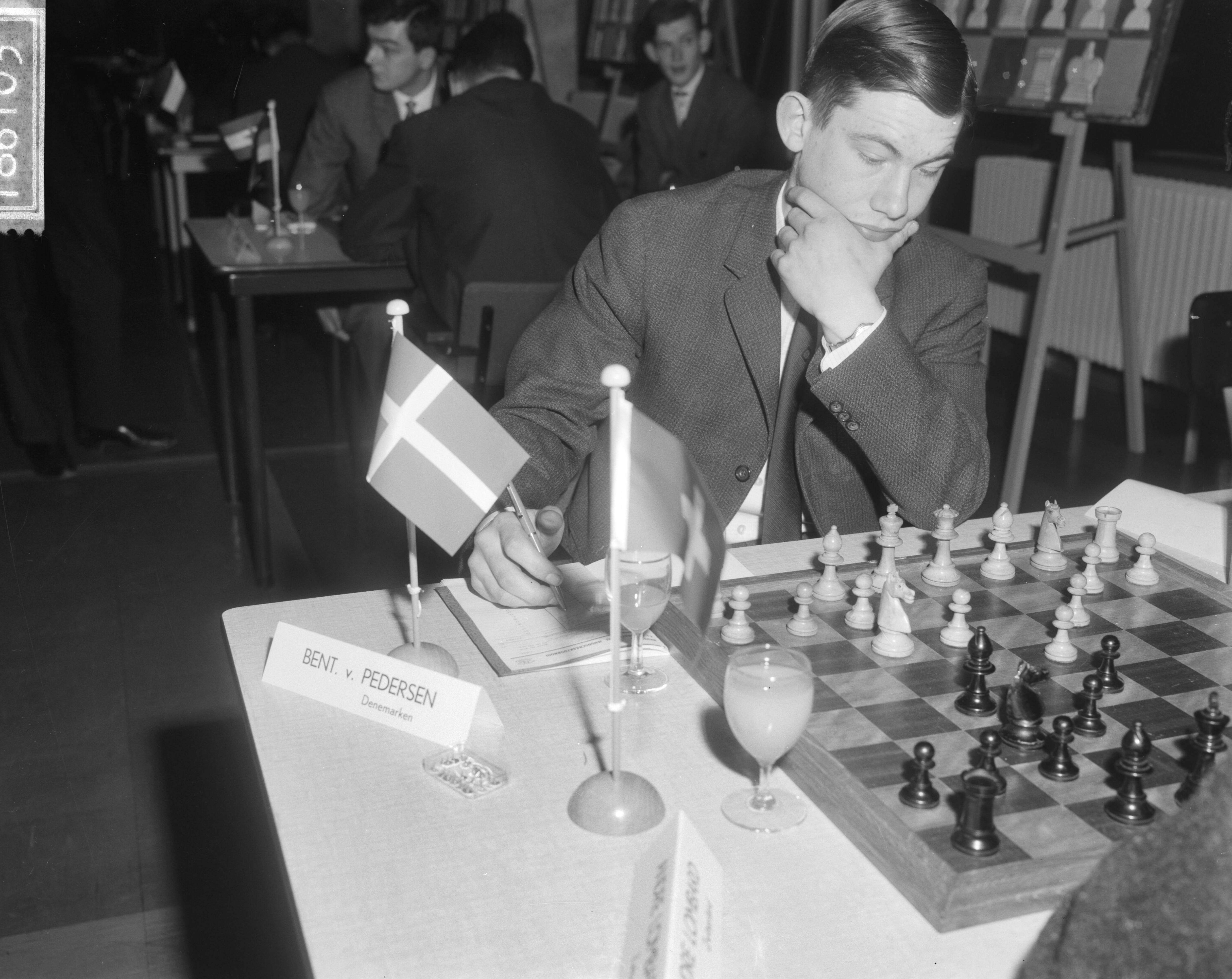 Fotocollectie Anefo — Internationaal Jeugd Schaaktoernooi te Groningen, Bent van Pedersen (Denemarken) — Foto: Bilsen, Joop van / Anefo. Licentie: Set B: Rechtenvrij / Publiek Domein. Bron: Nationaal Archief. http://hdl.handle.net/10648/aad40c80-d0b4-102d-bcf8-003048976d84
