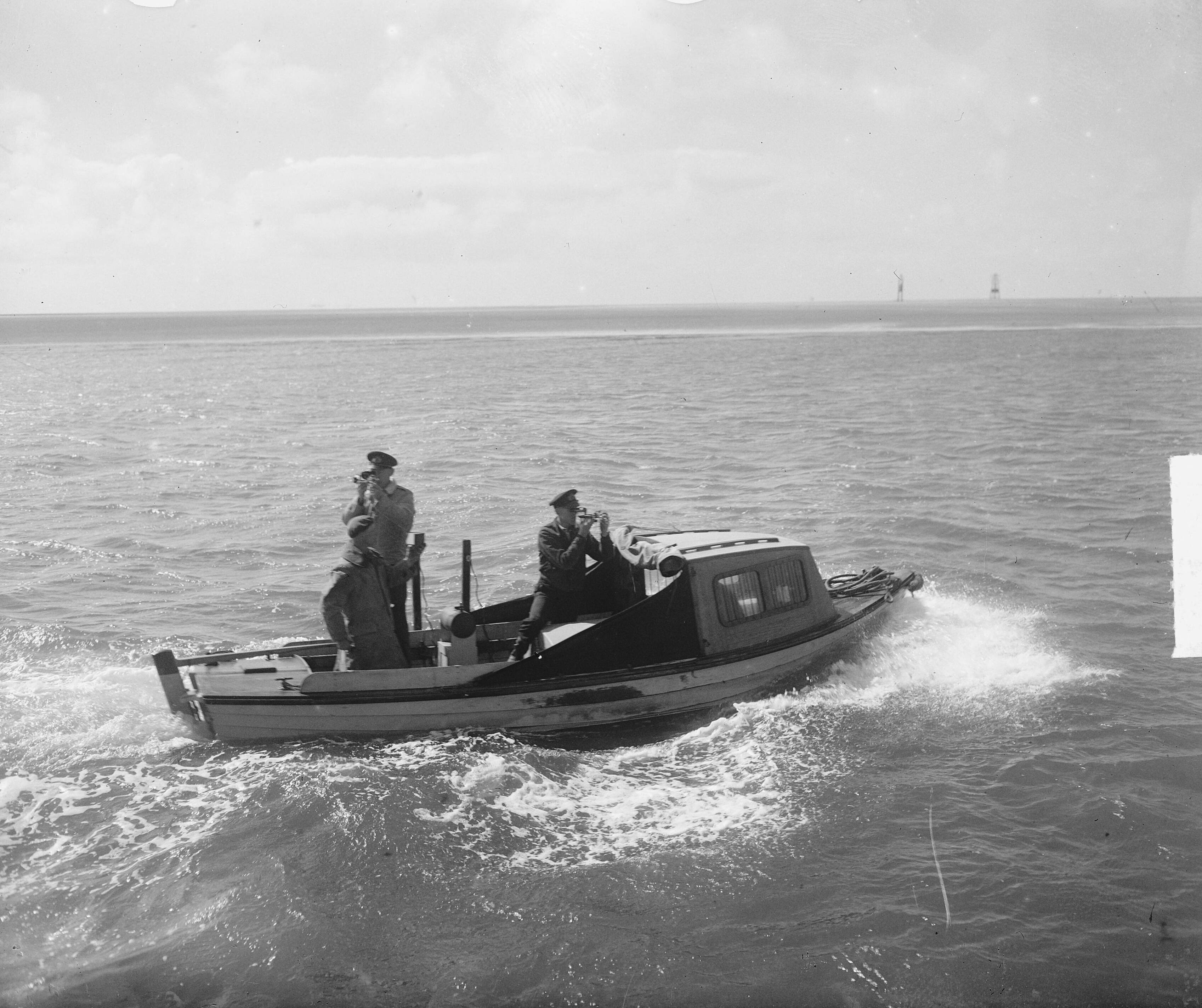 Fotocollectie Anefo — Tocht met de "Zeefakkel" vanuit Zoutkamp — Foto: Merk, Ben / Anefo. Licentie: Set B: Rechtenvrij / Publiek Domein. Bron: Nationaal Archief. http://hdl.handle.net/10648/a8c6a074-d0b4-102d-bcf8-003048976d84