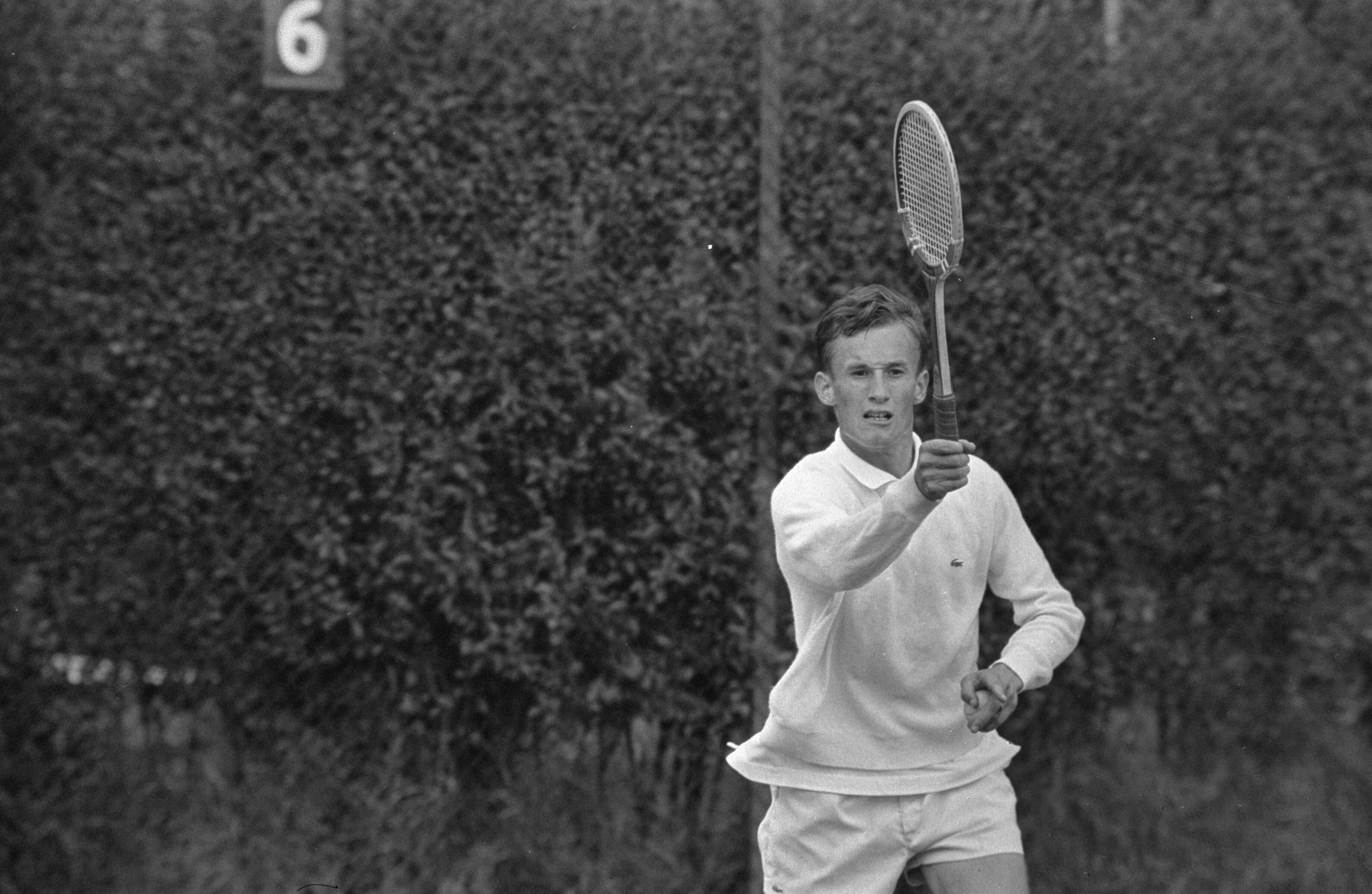Nederlandse Tenniskampioenschappen 1968 — Nico Fleury in actie tegen Jan Coebergh — Foto: Fotograaf Onbekend / Anefo. Licentie: Set B: Rechtenvrij / Publiek Domein. Bron: Nationaal Archief. http://hdl.handle.net/10648/ab4a3a04-d0b4-102d-bcf8-003048976d84