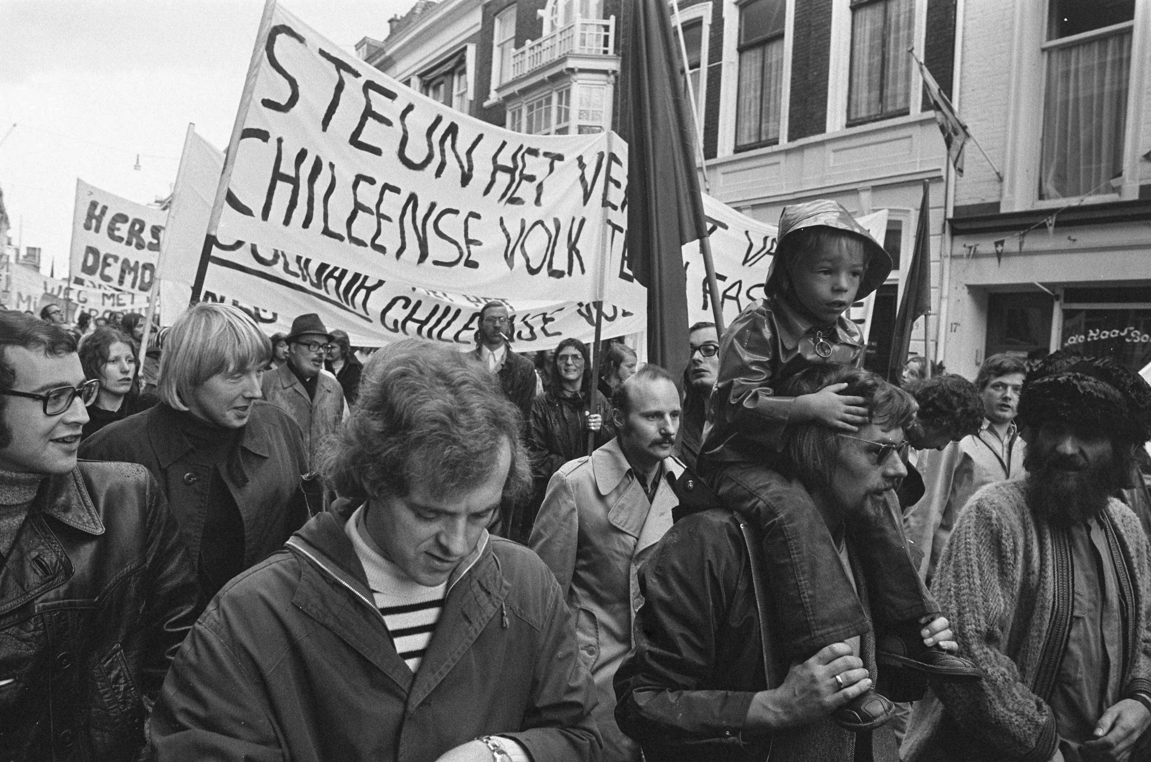 Fotocollectie Anefo — Chili-demonstratie in Den Haag — Foto: Verhoeff, Bert / Anefo. Licentie: Set B: Rechtenvrij / Publiek Domein. Bron: Nationaal Archief. http://hdl.handle.net/10648/ac378354-d0b4-102d-bcf8-003048976d84