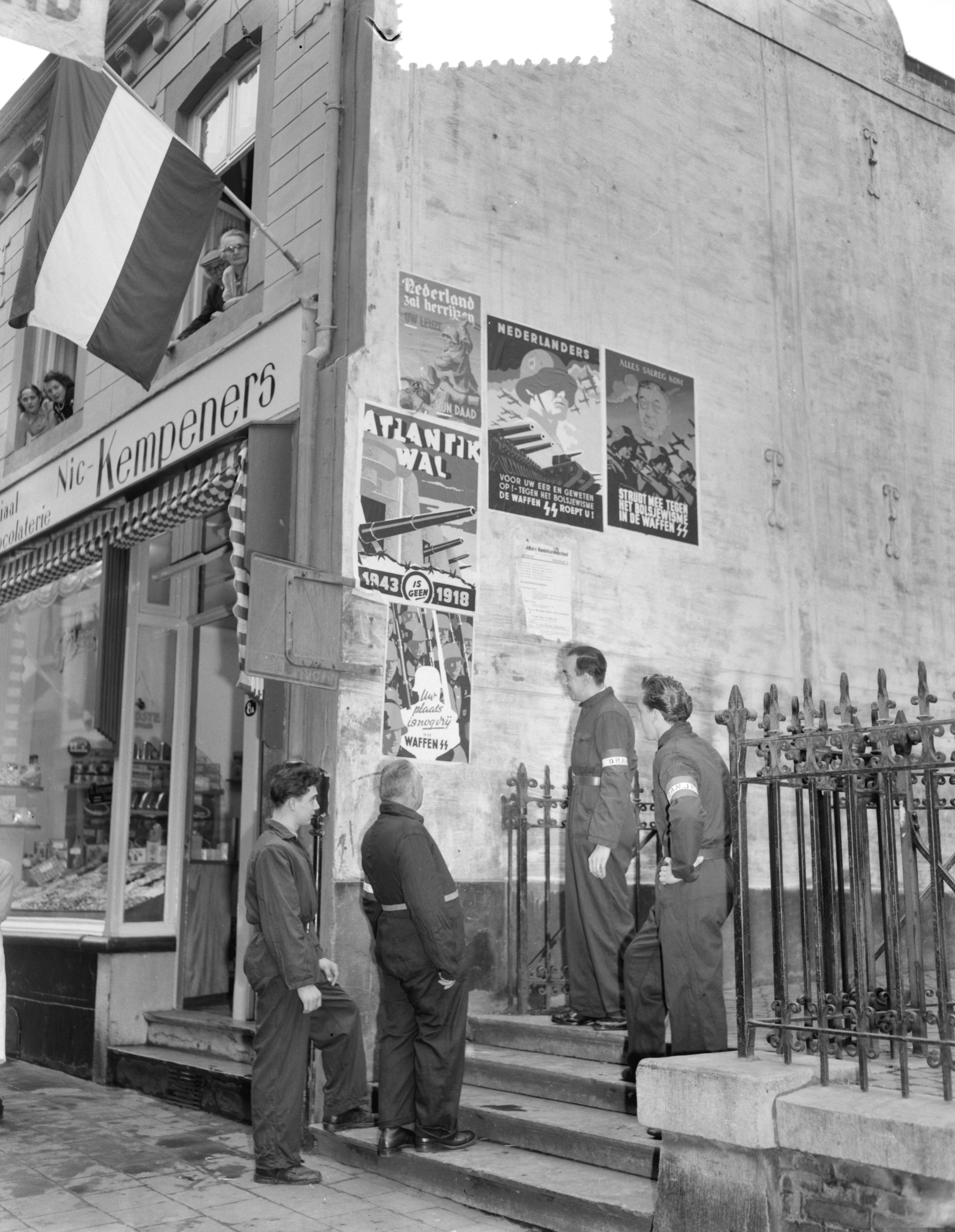 Fotocollectie Anefo — Maastricht. Opnames voor de film "Betrayed" (werktitel: "The true and the brave", met in de hoofdrollen: Clark Gable, Lana Turner en Victor Mature). — Foto: Noske, J.D. / Anefo. Licentie: Set B: Rechtenvrij / Publiek Domein. Bron: Nationaal Archief. http://hdl.handle.net/10648/a9141836-d0b4-102d-bcf8-003048976d84