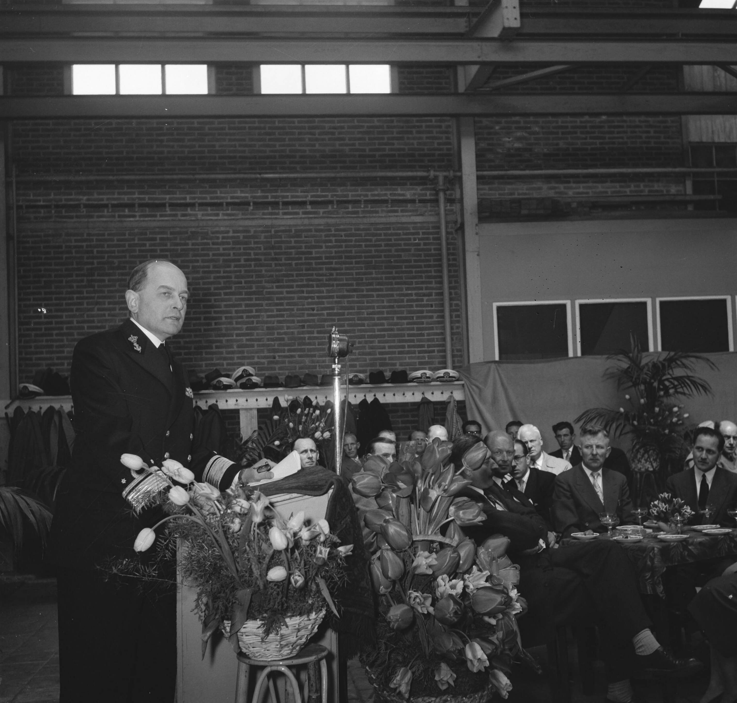 Fotocollectie Anefo — Tewaterlating van de mijnenveger Hr. Ms. "Lisse" bij scheepswerf E.J. Smit & Zn. te Westerbroek. Toespraak van een schout-bij-nacht — Foto: Rossem, Wim van / Anefo. Licentie: Set B: Rechtenvrij / Publiek Domein. Bron: Nationaal Archief. http://hdl.handle.net/10648/a9483c10-d0b4-102d-bcf8-003048976d84