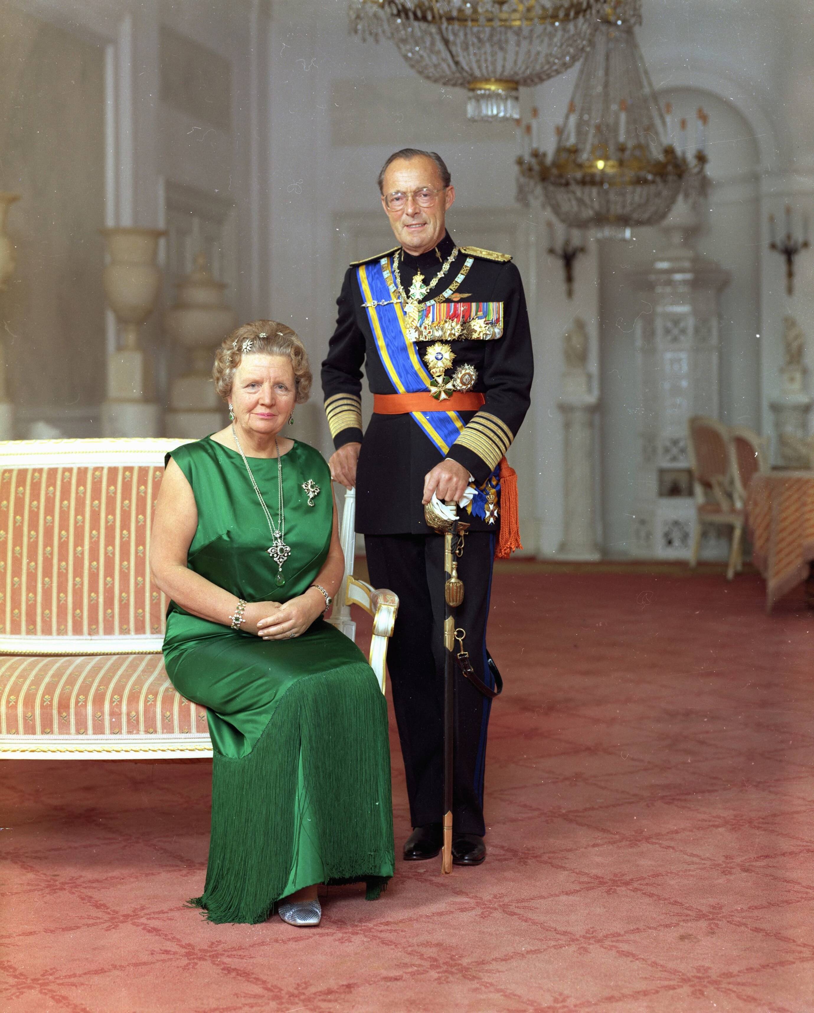 Fotocollectie RVD / Koninklijk Huis — Koningin Juliana en prins Bernhard in paleis Soestdijk, 1971 — Foto: Koot, Max / RVD. Licentie: Set B: Rechtenvrij / Publiek Domein. Bron: Nationaal Archief. http://hdl.handle.net/10648/afb4765e-d0b4-102d-bcf8-003048976d84