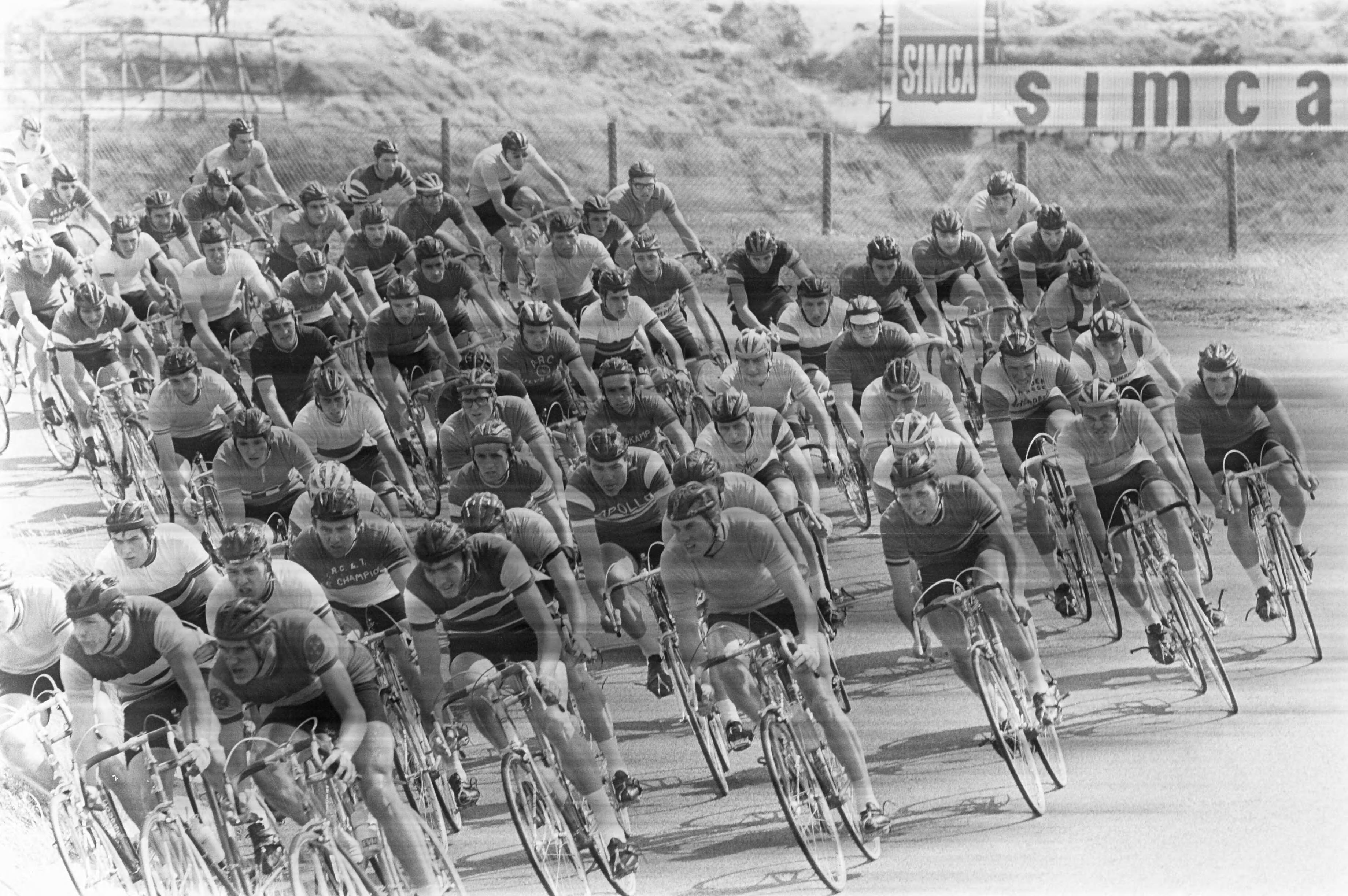 Fotocollectie Anefo — Wielerkampioenschappen te Zandvoort, de Amateurs op weg — Foto: Koch, Eric / Anefo. Licentie: Set B: Rechtenvrij / Publiek Domein. Bron: Nationaal Archief. http://hdl.handle.net/10648/aaf593a0-d0b4-102d-bcf8-003048976d84