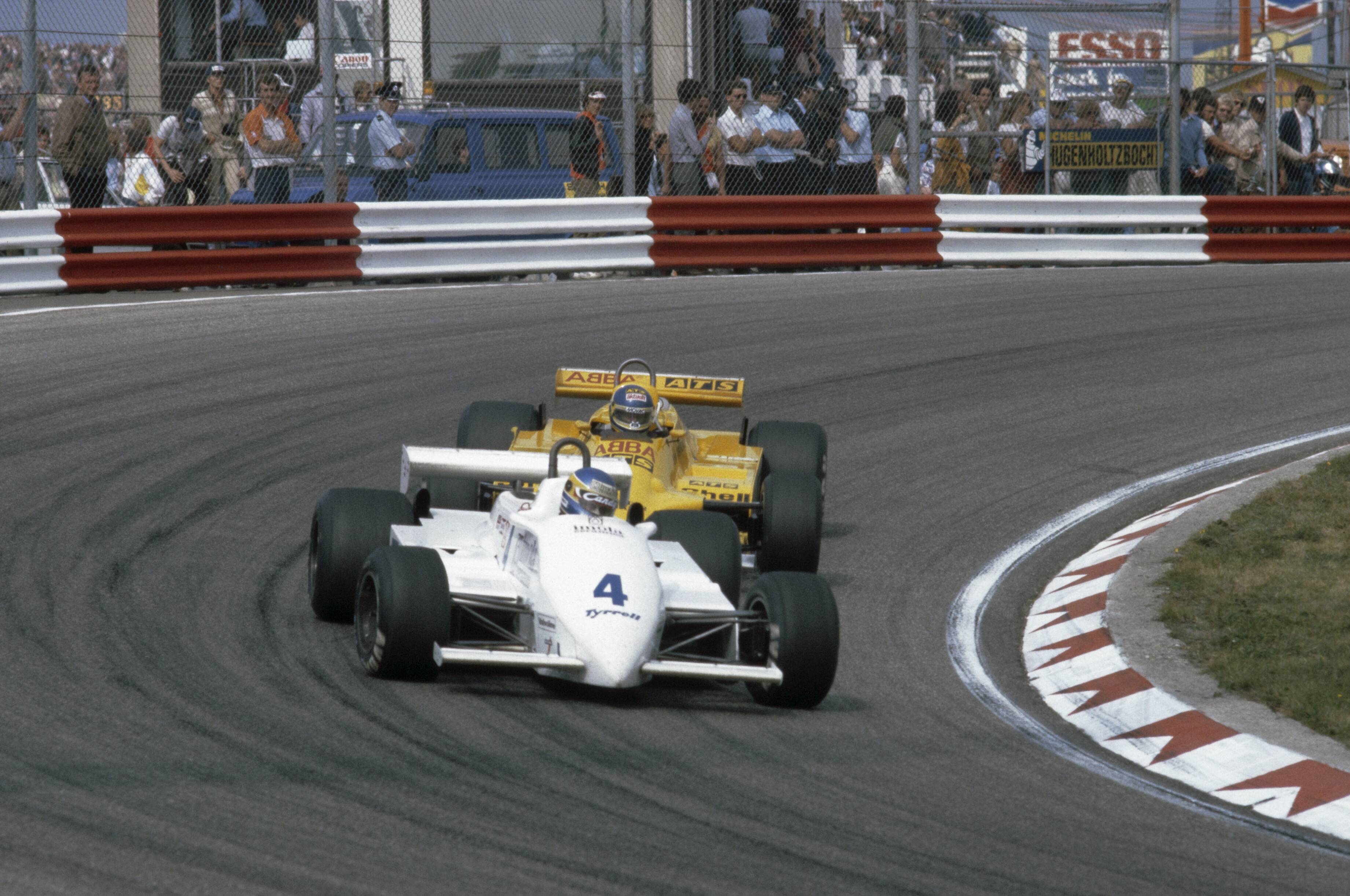 Fotocollectie Anefo — Grand Prix van Nederland op circuit van Zandvoort; nr. 6 , 7: Slim Borgudd (S) achter Michele Alboreto (I), nr. 8 : Mario Andretti — Foto: Dijk, Hans van / Anefo. Licentie: Set B: Rechtenvrij / Publiek Domein. Bron: Nationaal Archief. http://hdl.handle.net/10648/ad8aa68c-d0b4-102d-bcf8-003048976d84