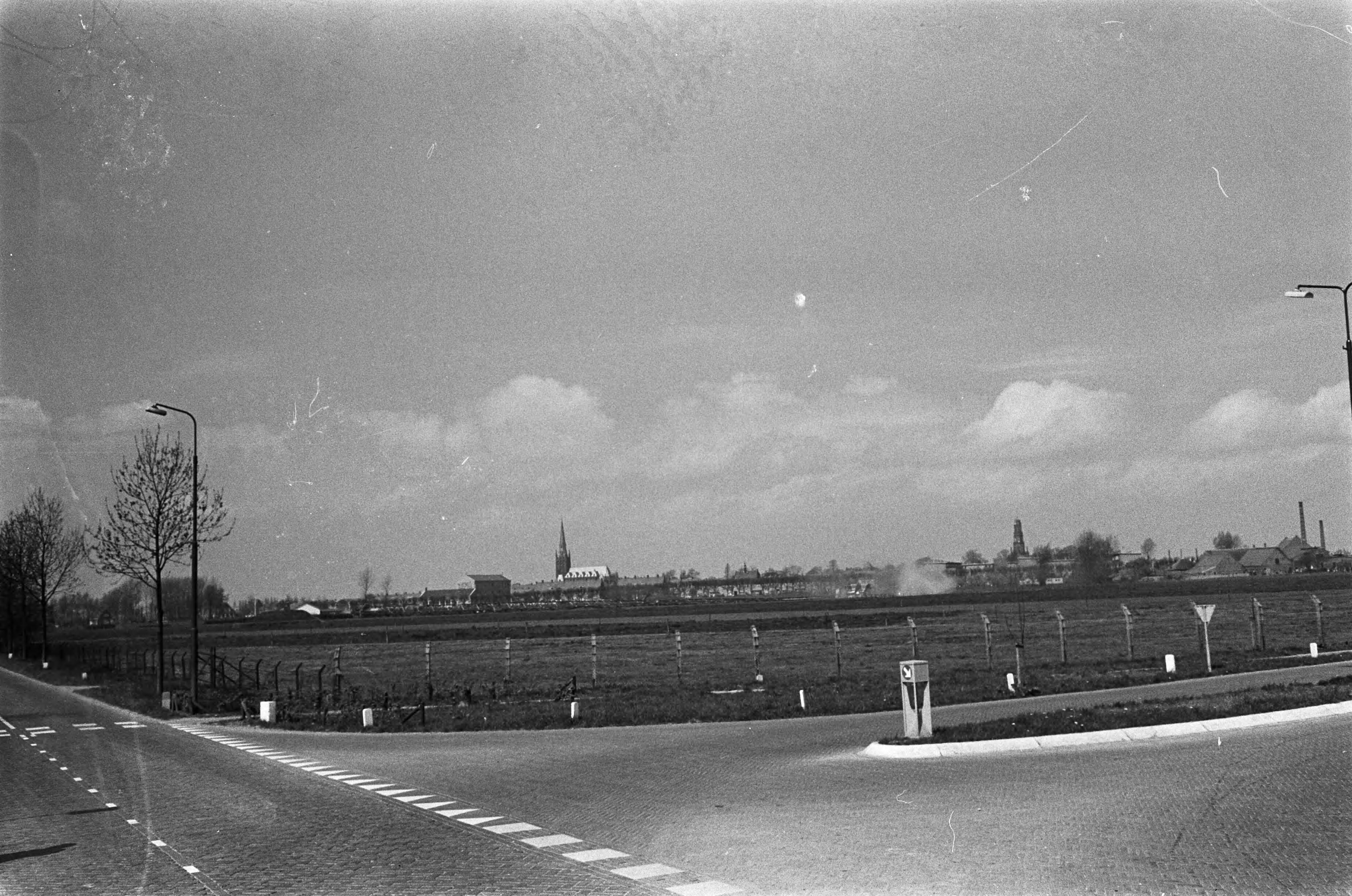 Fotocollectie Anefo — De oude TV-mast te IJselstein — Foto: Pot, Harry / Anefo. Licentie: Set B: Rechtenvrij / Publiek Domein. Bron: Nationaal Archief. http://hdl.handle.net/10648/aa07765c-d0b4-102d-bcf8-003048976d84
