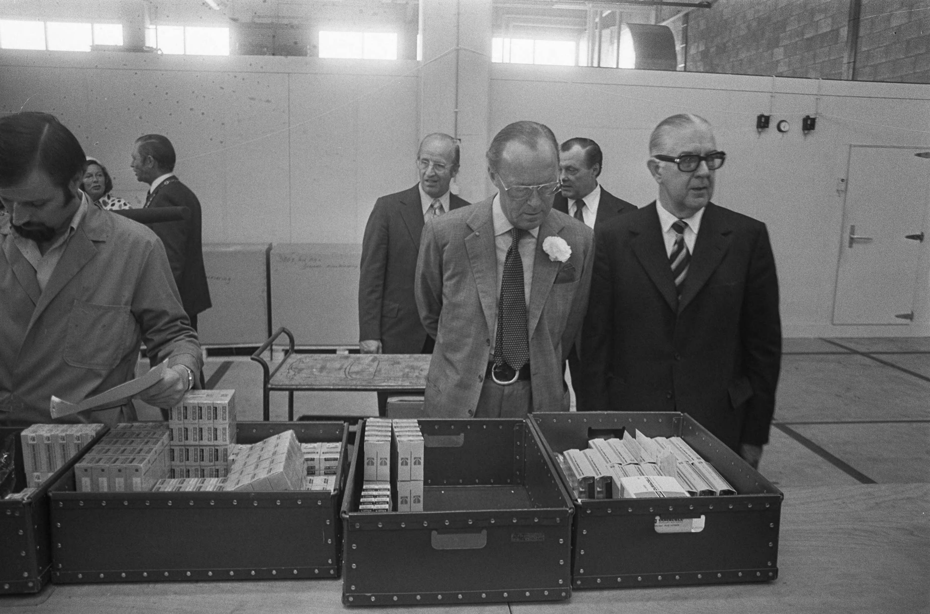 Fotocollectie Anefo — Prins Bernhard opent nieuw gebouw Kodak te Odijk — Foto: Verhoeff, Bert / Anefo. Licentie: Set B: Rechtenvrij / Publiek Domein. Bron: Nationaal Archief. http://hdl.handle.net/10648/ac310e5c-d0b4-102d-bcf8-003048976d84
