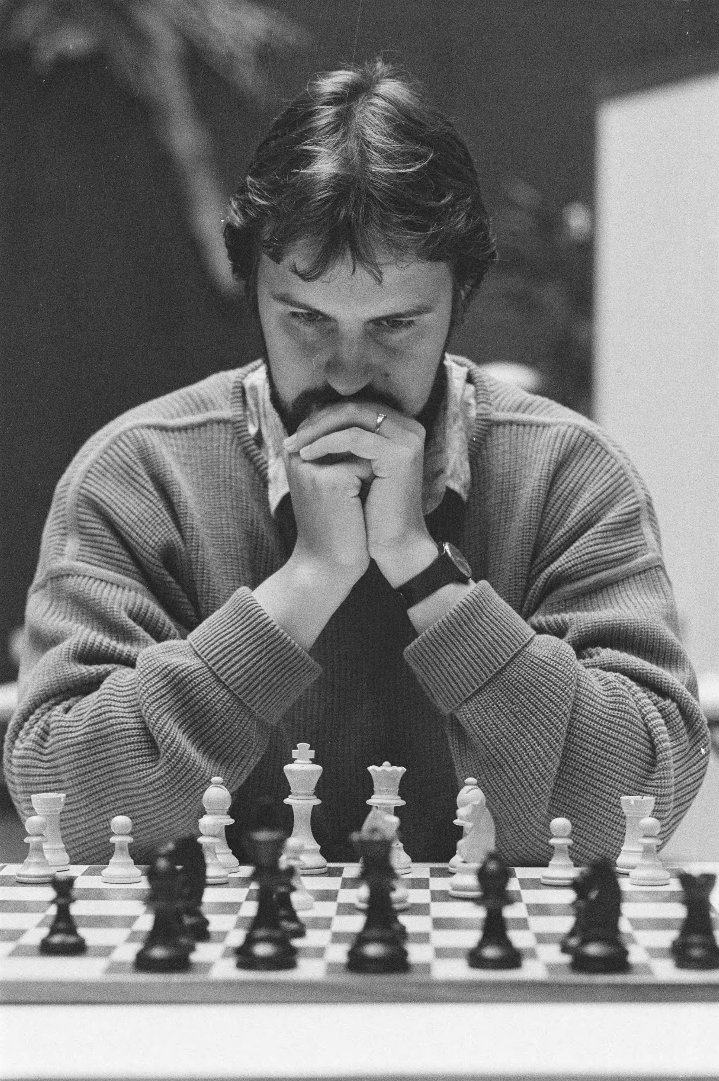 Fotocollectie Anefo — Nederlands Kampioenschap schaken in Hilversum; koploper van der Wiel tijdens partij tegen Ligterink — Foto: Molendijk, Bart / Anefo. Licentie: Set B: Rechtenvrij / Publiek Domein. Bron: Nationaal Archief. http://hdl.handle.net/10648/ad5468e2-d0b4-102d-bcf8-003048976d84