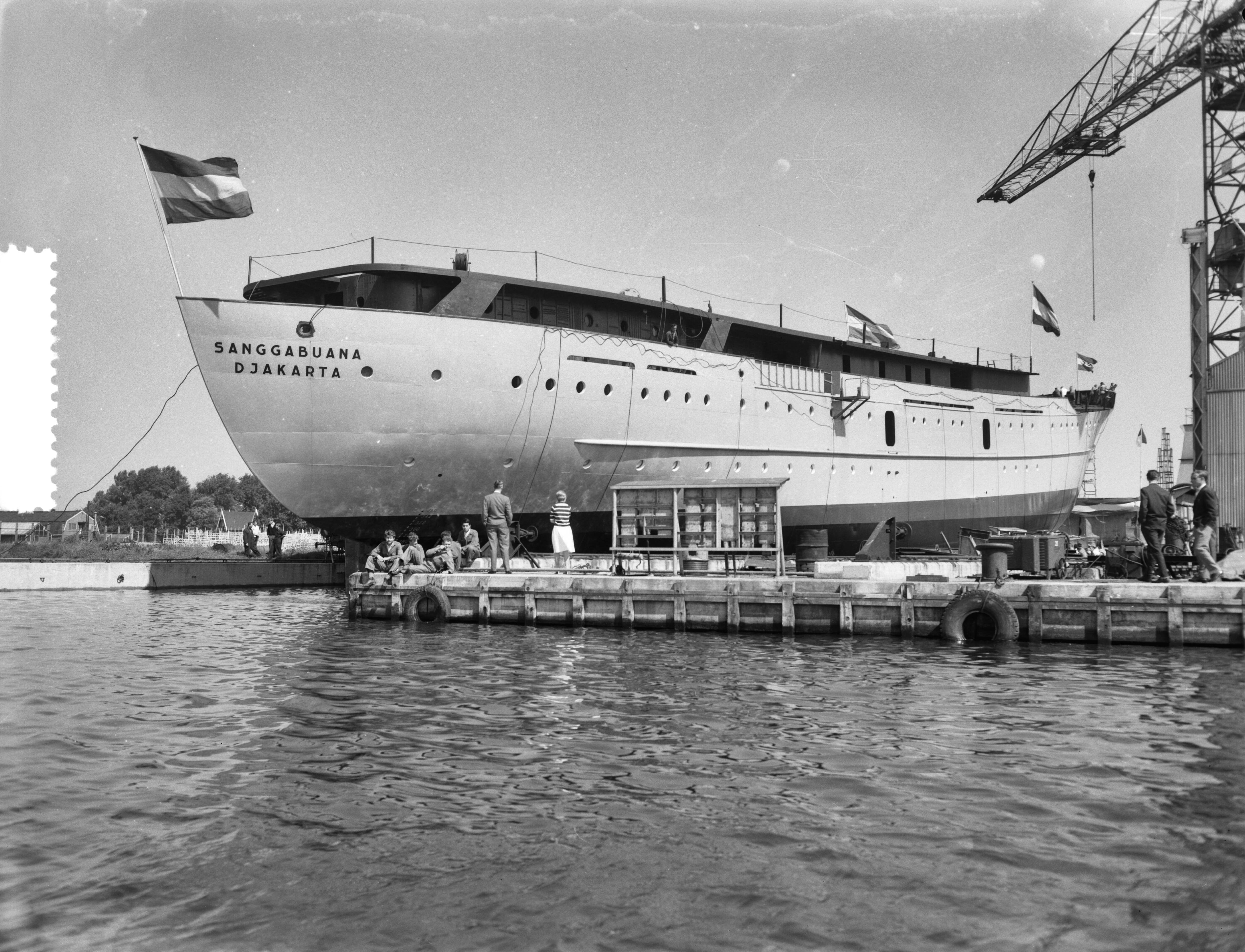 Fotocollectie Anefo — Tewaterlating "Sanggabuana" bij de N.V. Zaanlandsche Scheepsbouwmaatschappij te Zaandam — Foto: Bilsen, Joop van / Anefo. Licentie: Set B: Rechtenvrij / Publiek Domein. Bron: Nationaal Archief. http://hdl.handle.net/10648/a9b45e2c-d0b4-102d-bcf8-003048976d84