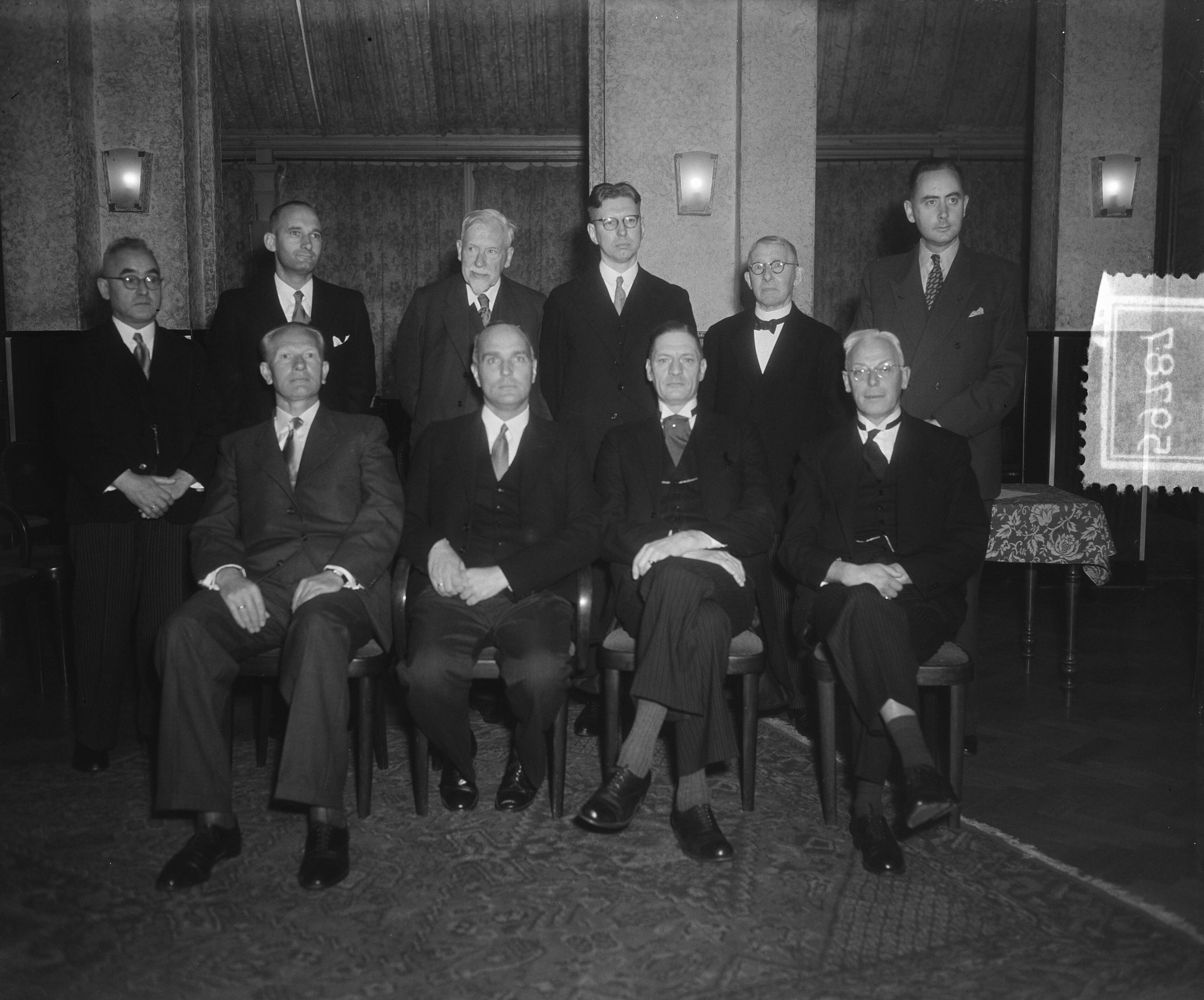 Fotocollectie Anefo — Jubileum 100 jaar Evangelische Maatschappij. Groepsportret bestuur — Foto: Pot, Harry / Anefo. Licentie: Set B: Rechtenvrij / Publiek Domein. Bron: Nationaal Archief. http://hdl.handle.net/10648/a913a4c8-d0b4-102d-bcf8-003048976d84