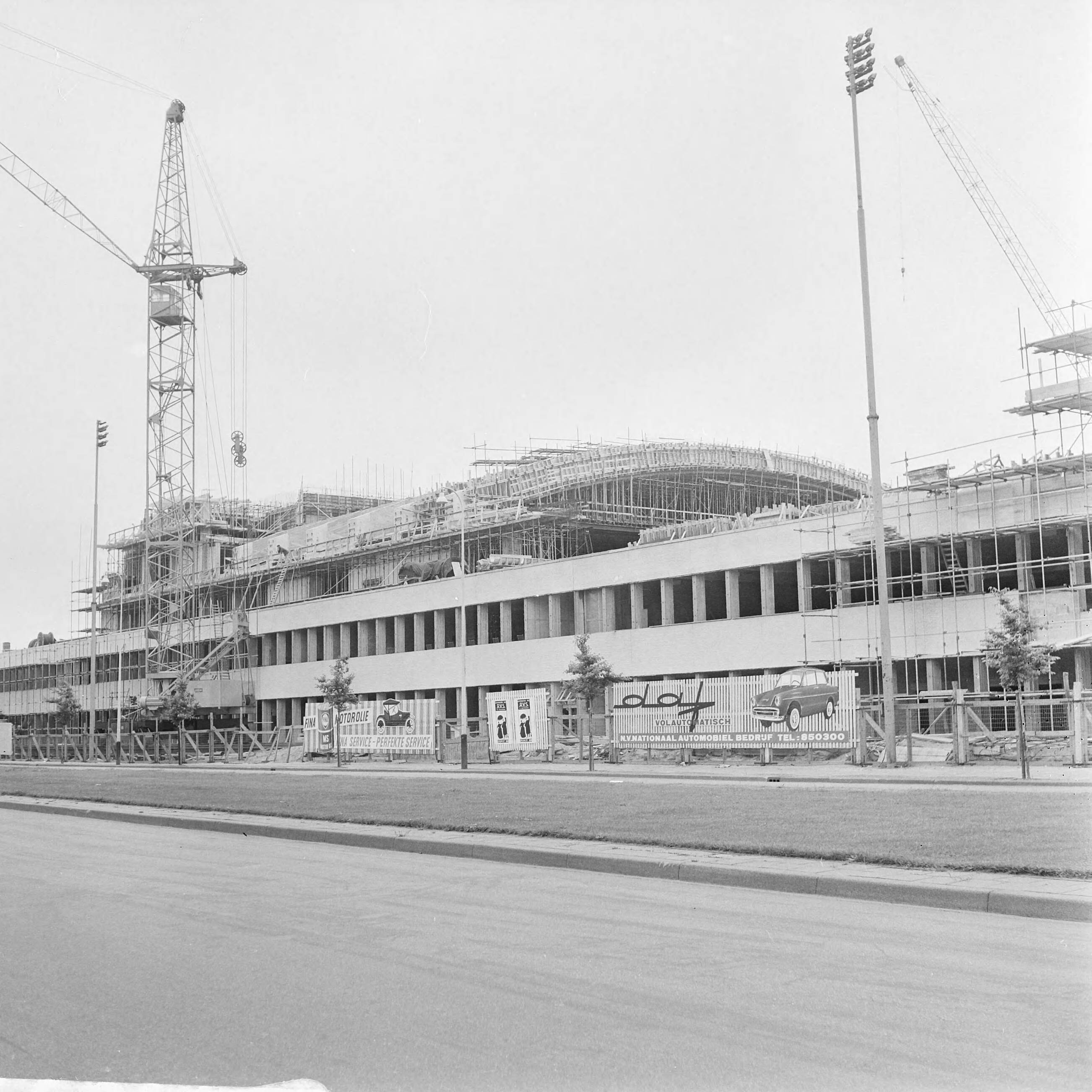 Fotocollectie Anefo — Bouw Nederlands Congrescentrum te Den Haag — Foto: Voets, Jan / Anefo. Licentie: Set B: Rechtenvrij / Publiek Domein. Bron: Nationaal Archief. http://hdl.handle.net/10648/aaf0b84e-d0b4-102d-bcf8-003048976d84