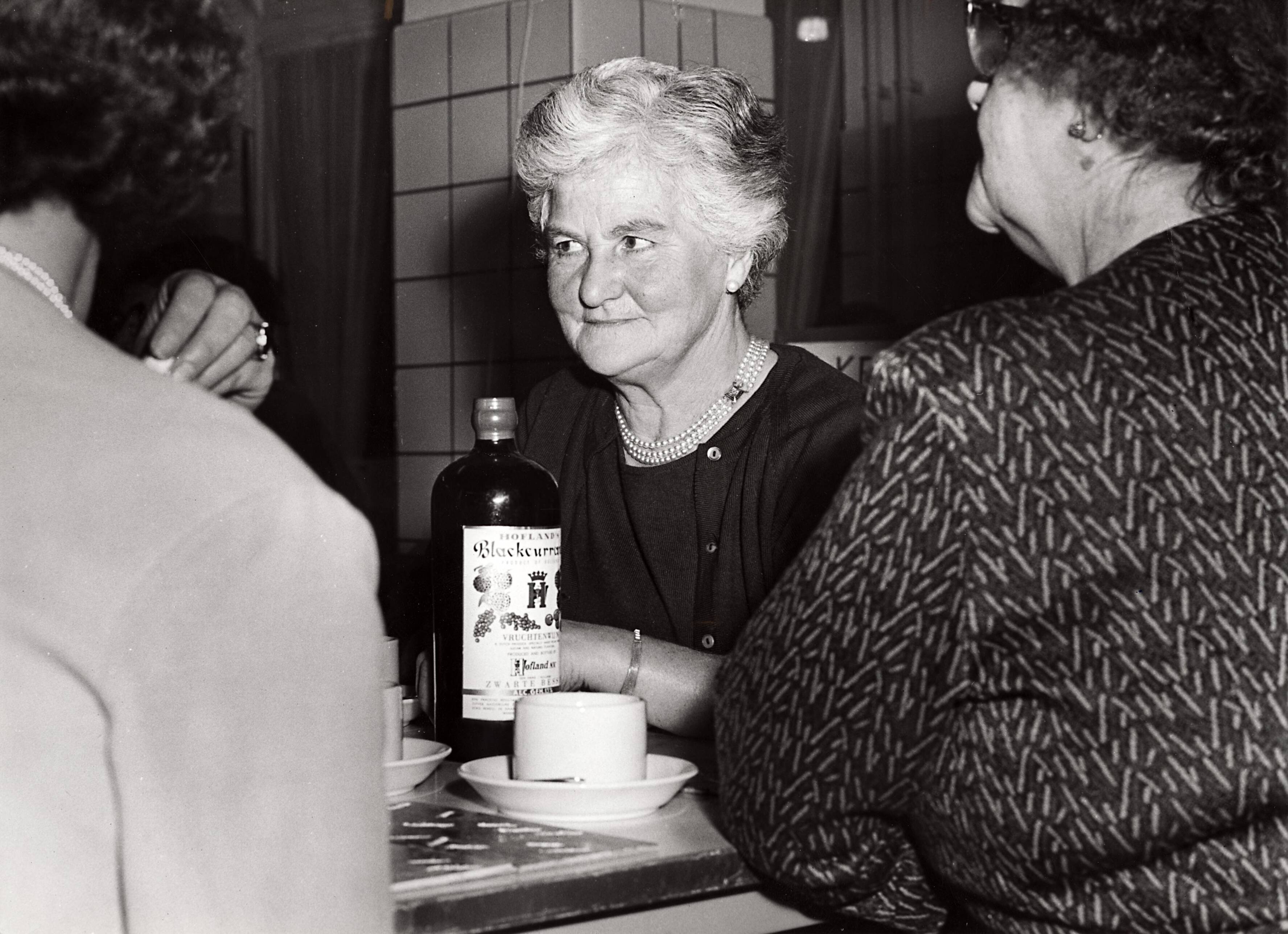 Leeftijdsgroepen (jong, middelbaar, oud) — Drukkerij N.V. De Spaarnestad. Gepensioneerden, 1961 — Foto: Fotograaf Onbekend / Fotobureau onbekend / Spaarnestad Photo (05887). Licentie: Set B: Rechtenvrij / Publiek Domein. Bron: Nationaal Archief. http://hdl.handle.net/10648/35429da6-3c1f-a382-e063-6df0900a6686