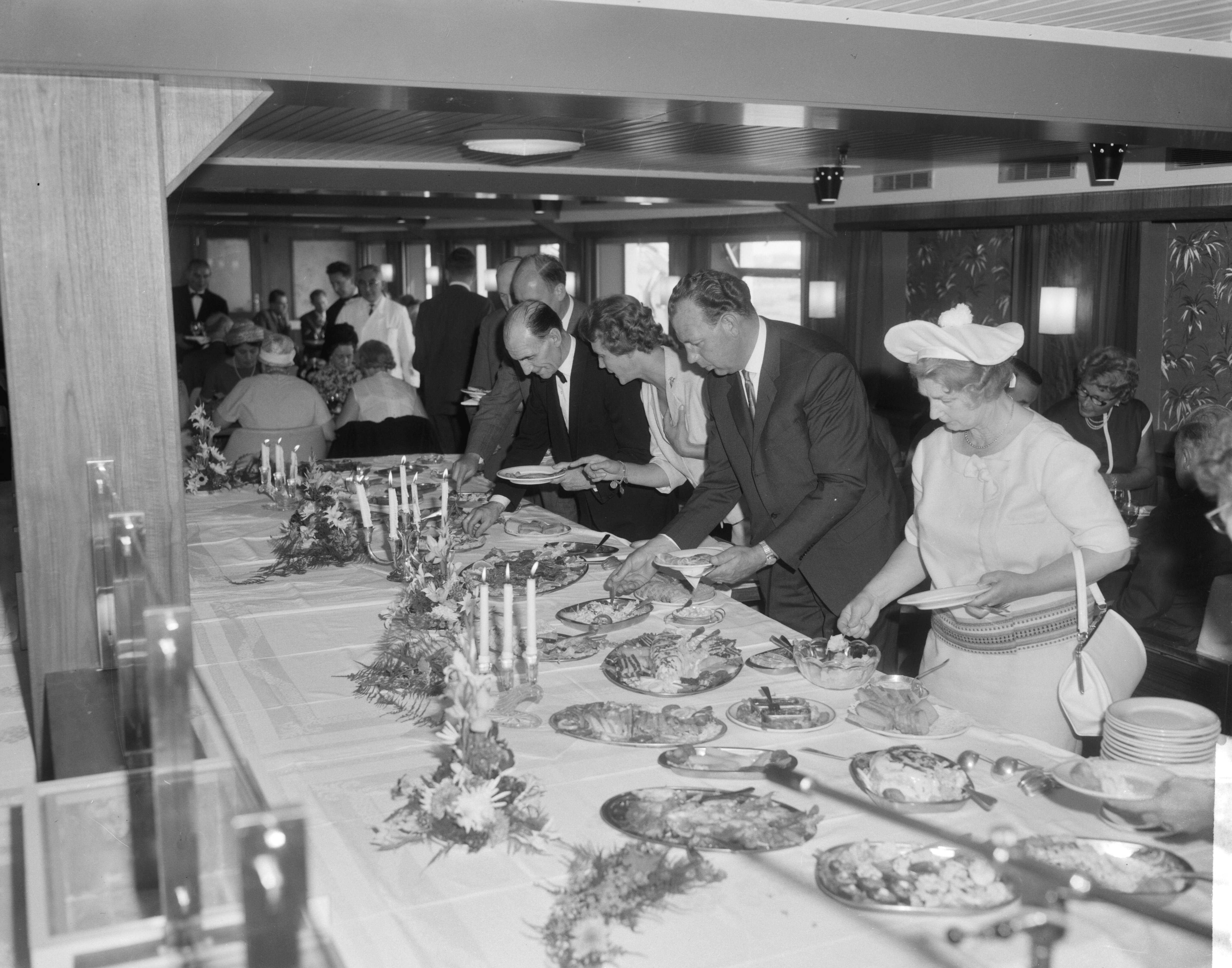 Fotocollectie Anefo — Overdracht van de veerboot "Visby" (opdracht Zaanlandse Scheepsbouw Maatschappij) — Foto: Bilsen, Joop van / Anefo. Licentie: Set B: Rechtenvrij / Publiek Domein. Bron: Nationaal Archief. http://hdl.handle.net/10648/aa6f3d82-d0b4-102d-bcf8-003048976d84