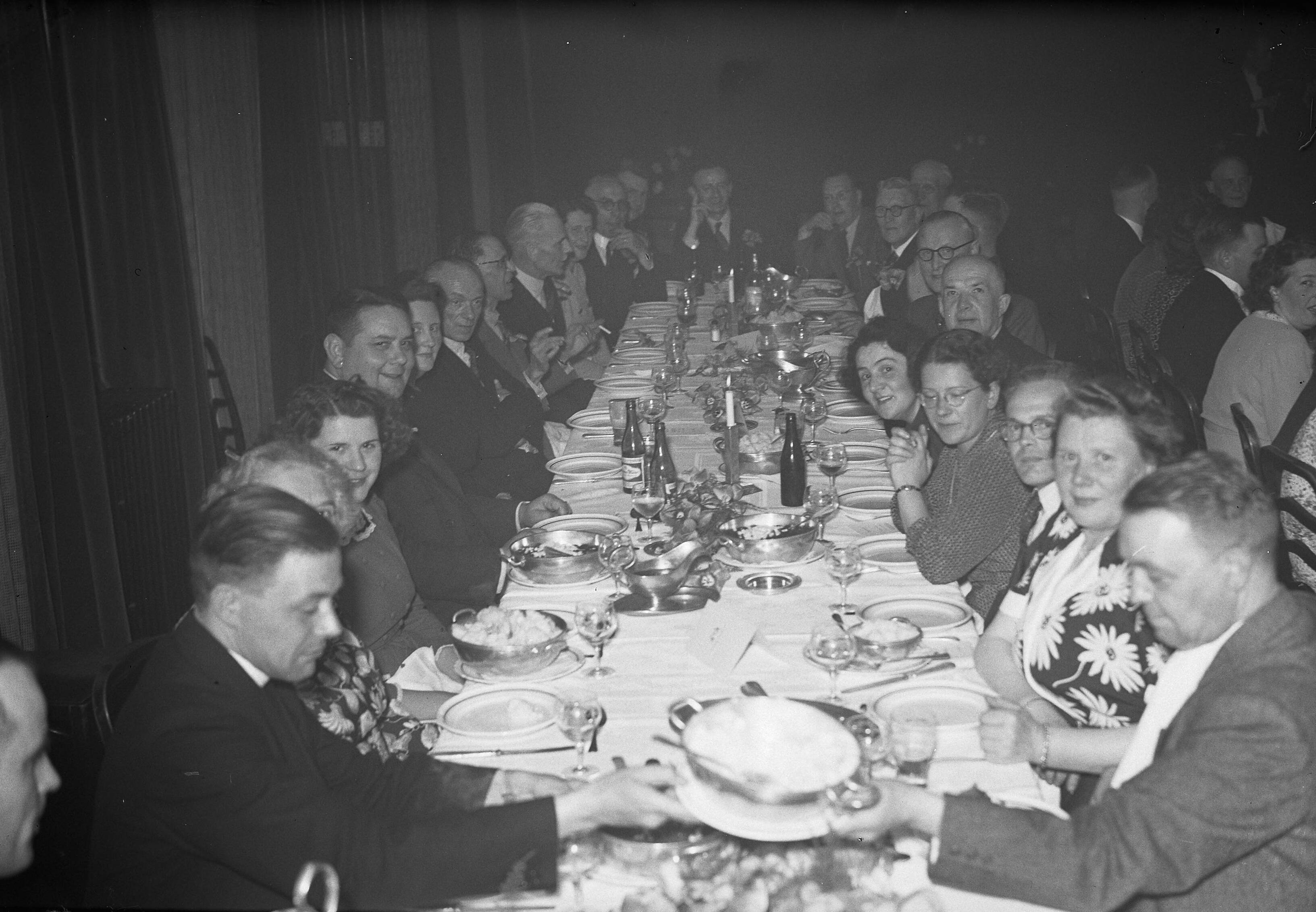 Fotocollectie Anefo — R.K. Winkeliersbond congres Haarlem — Foto: Oorschot, […] van / Anefo. Licentie: Set B: Rechtenvrij / Publiek Domein. Bron: Nationaal Archief. http://hdl.handle.net/10648/a8c7cef4-d0b4-102d-bcf8-003048976d84