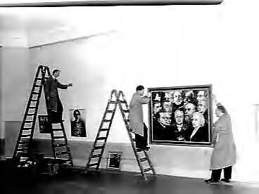 Fotocollectie Anefo — Opbouw Charley Toorop-tentoonstelling in het Gemeentemuseum te Den Haag — Foto: Duinen, G.W. van / Anefo. Licentie: Set B: Rechtenvrij / Publiek Domein. Bron: Nationaal Archief. http://hdl.handle.net/10648/a8e8cadc-d0b4-102d-bcf8-003048976d84
