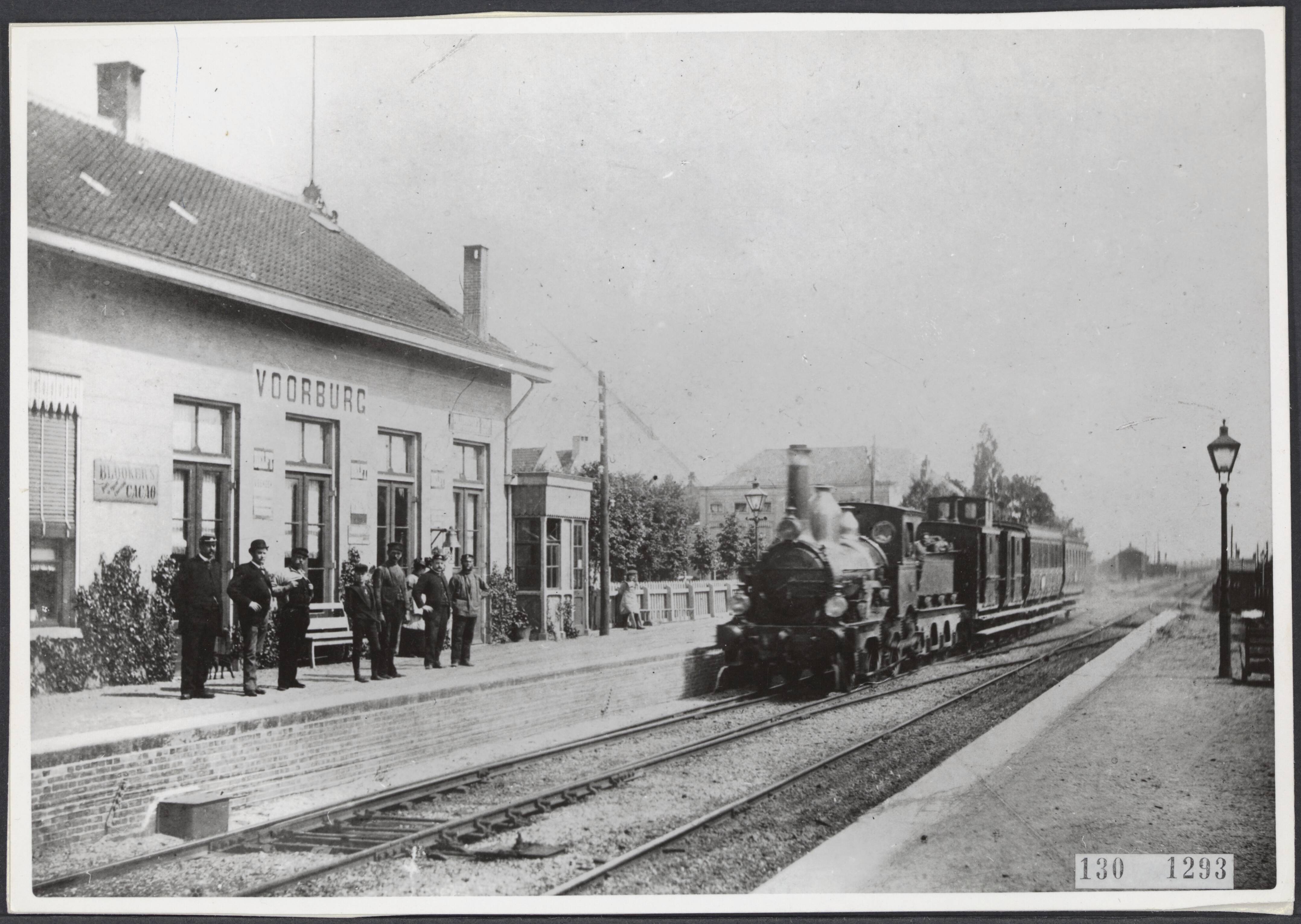 Stationsgebouwen — Spoorwegen in de beginperiode. Station Voorburg — Foto: Rijksvoorlichtingsdienst (RVD). Licentie: Set B: Rechtenvrij / Publiek Domein. Bron: Nationaal Archief. http://hdl.handle.net/10648/af4da0e6-d0b4-102d-bcf8-003048976d84