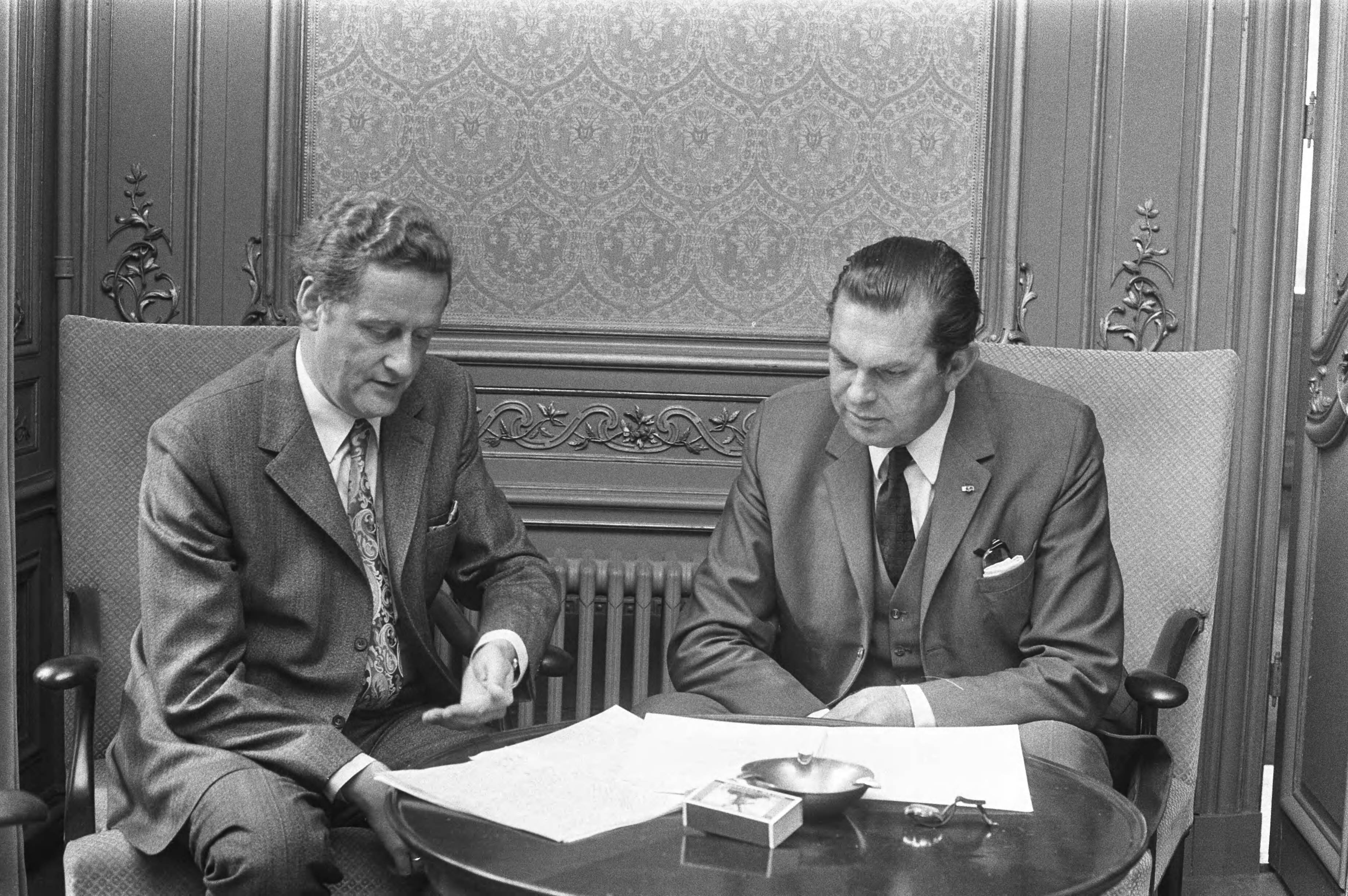Fotocollectie Anefo — Minister Biesheuvel ontvangt kandidaat-ministers, Den Haag — Foto: Verhoeff, Bert / Anefo. Licentie: Set B: Rechtenvrij / Publiek Domein. Bron: Nationaal Archief. http://hdl.handle.net/10648/abc51198-d0b4-102d-bcf8-003048976d84
