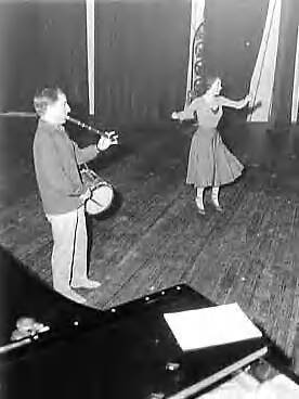 Fotocollectie Anefo — Repetitie Spaanse danseres Mariemma in de Kurzaal te Scheveningen — Foto: Behrens, Herbert F. / Anefo. Licentie: Set B: Rechtenvrij / Publiek Domein. Bron: Nationaal Archief. http://hdl.handle.net/10648/a981c46c-d0b4-102d-bcf8-003048976d84