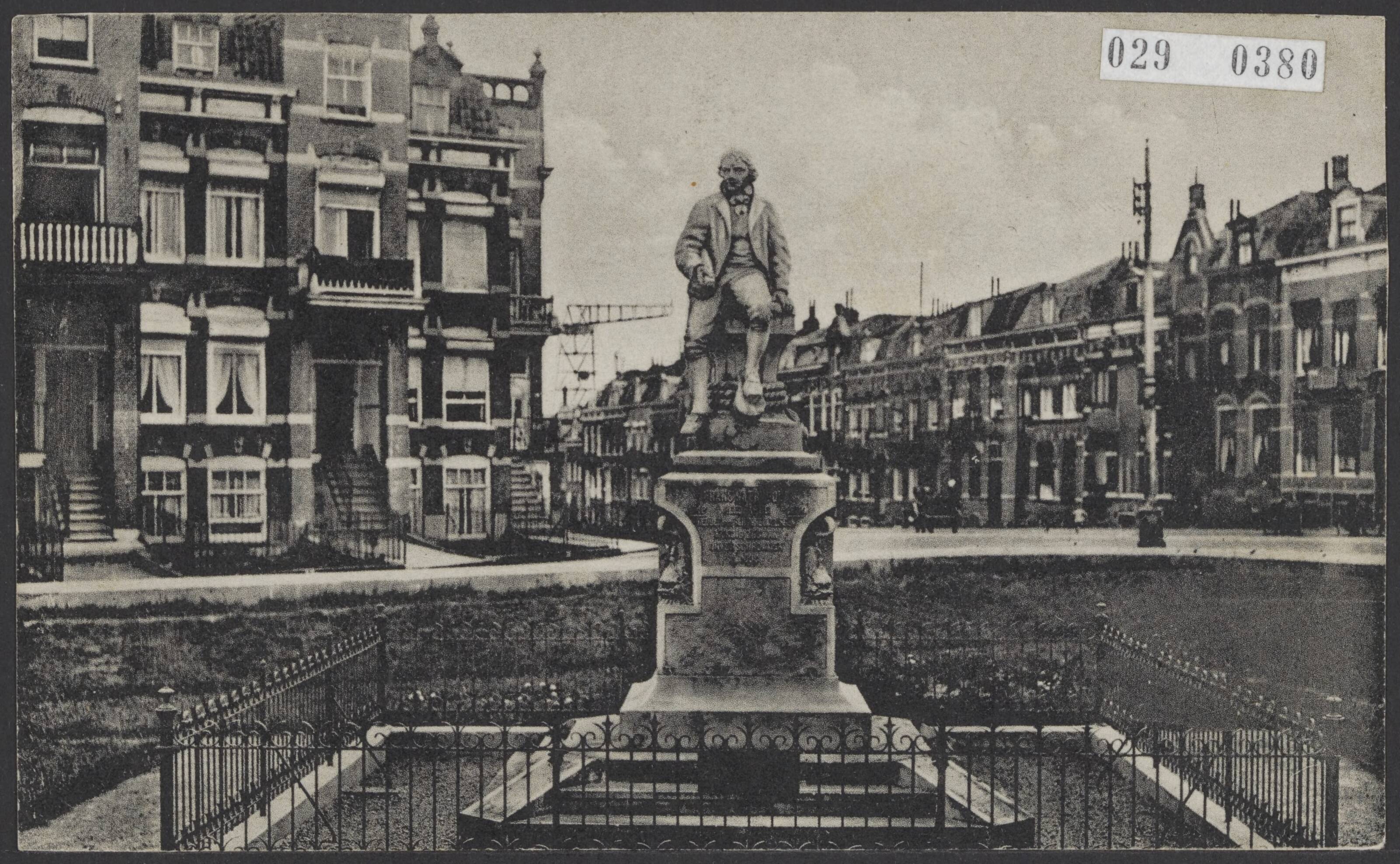 Fotocollectie Elsevier Binnenland — Standbeeld van Frans Naerebout in Vlissingen — Foto: Onbekend / Publiek Domein of Rechtenvrij. Licentie: Set B: Rechtenvrij / Publiek Domein. Bron: Nationaal Archief. http://hdl.handle.net/10648/ade1c14c-d0b4-102d-bcf8-003048976d84