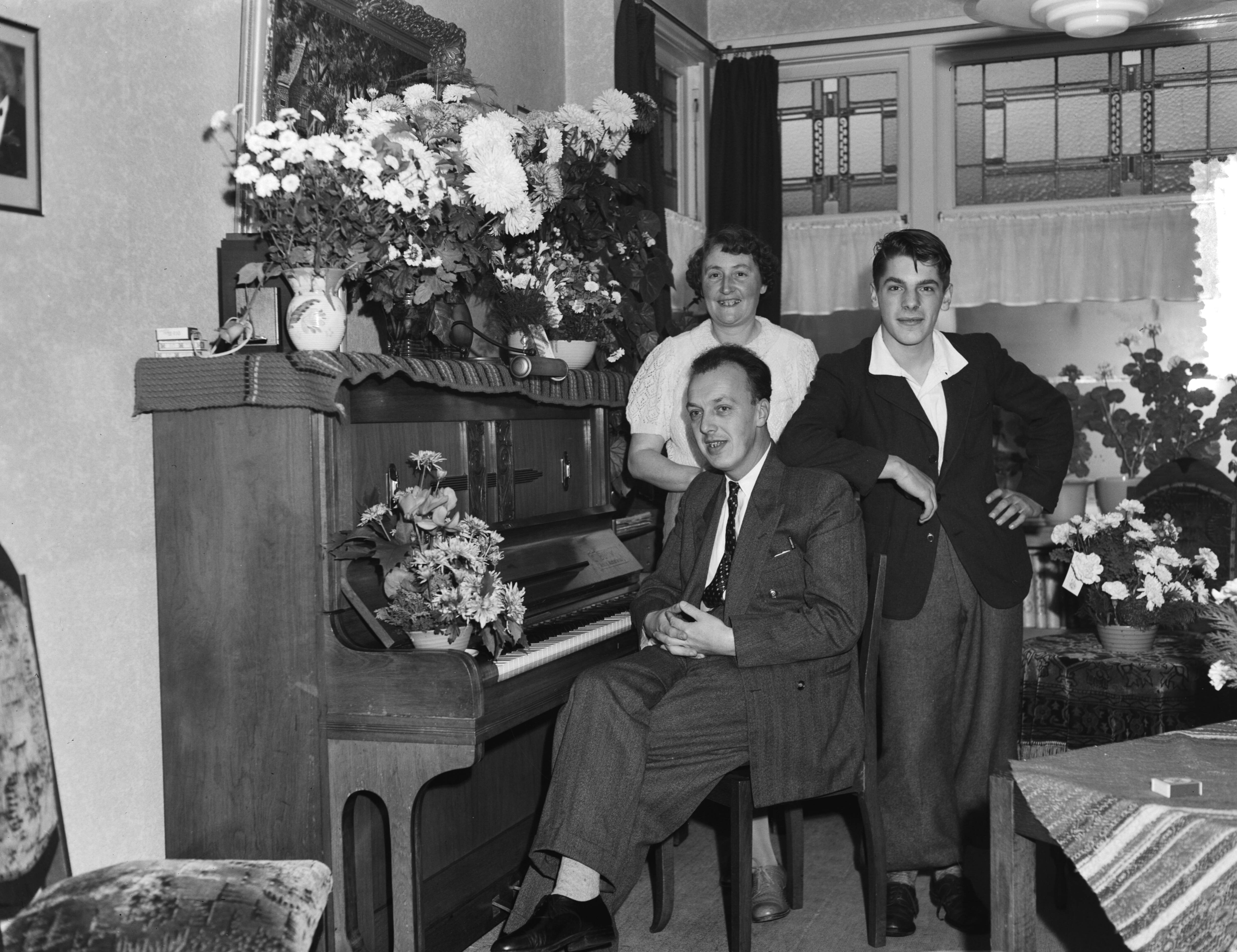 Fotocollectie Anefo — Familie Herzog [Lakeyweg] Den Haag — Foto: Consenheim, Wim / Anefo. Licentie: Set B: Rechtenvrij / Publiek Domein. Bron: Nationaal Archief. http://hdl.handle.net/10648/a901f0de-d0b4-102d-bcf8-003048976d84
