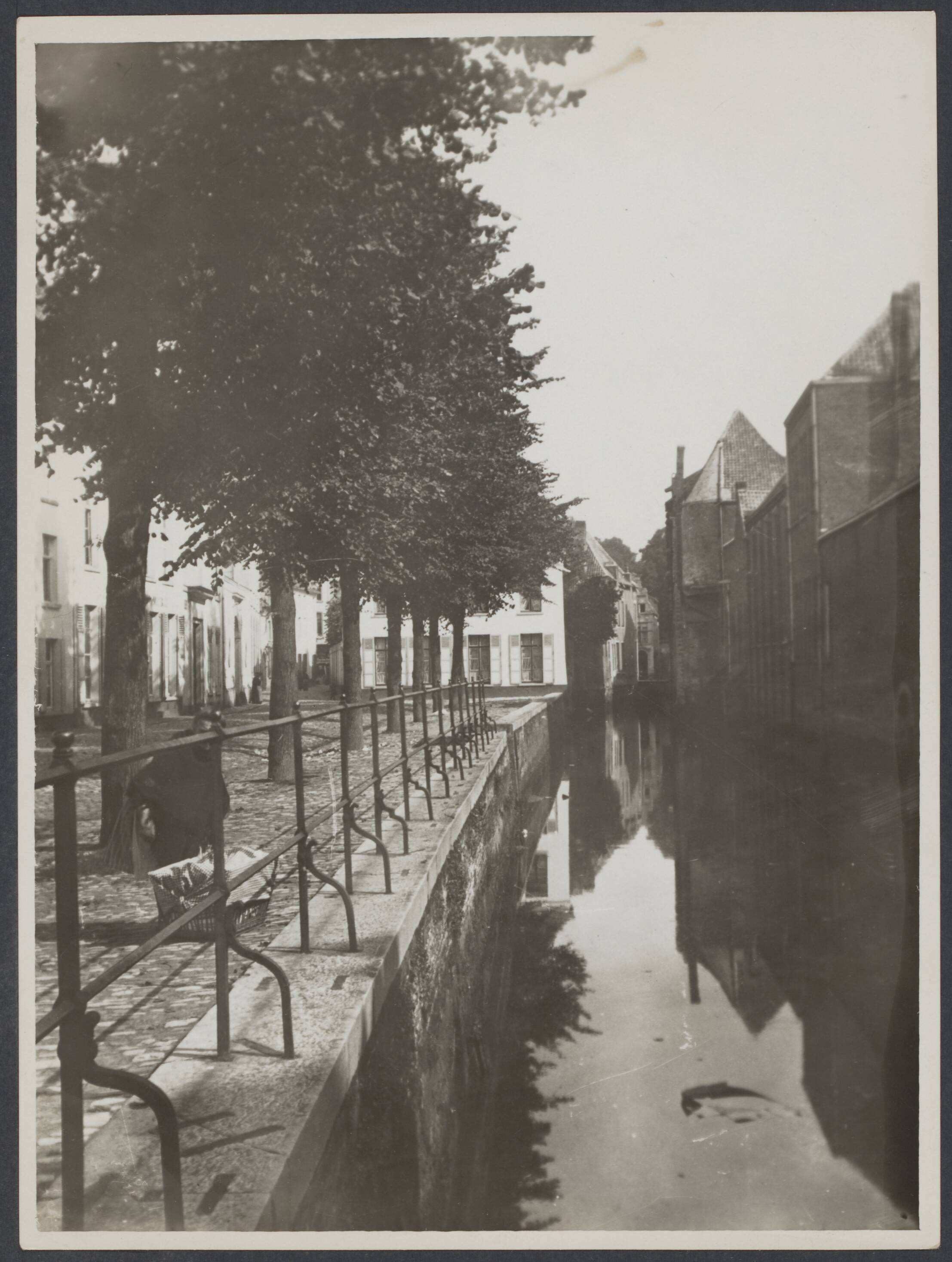 Mechelen — Mechelen. Melaan gezien vanaf de Minderbroedersbrug — Foto: Onbekend / Publiek Domein of Rechtenvrij. Licentie: Set B: Rechtenvrij / Publiek Domein. Bron: Nationaal Archief. http://hdl.handle.net/10648/f6119e14-8543-cfd8-9493-f7a4bb75c0a1