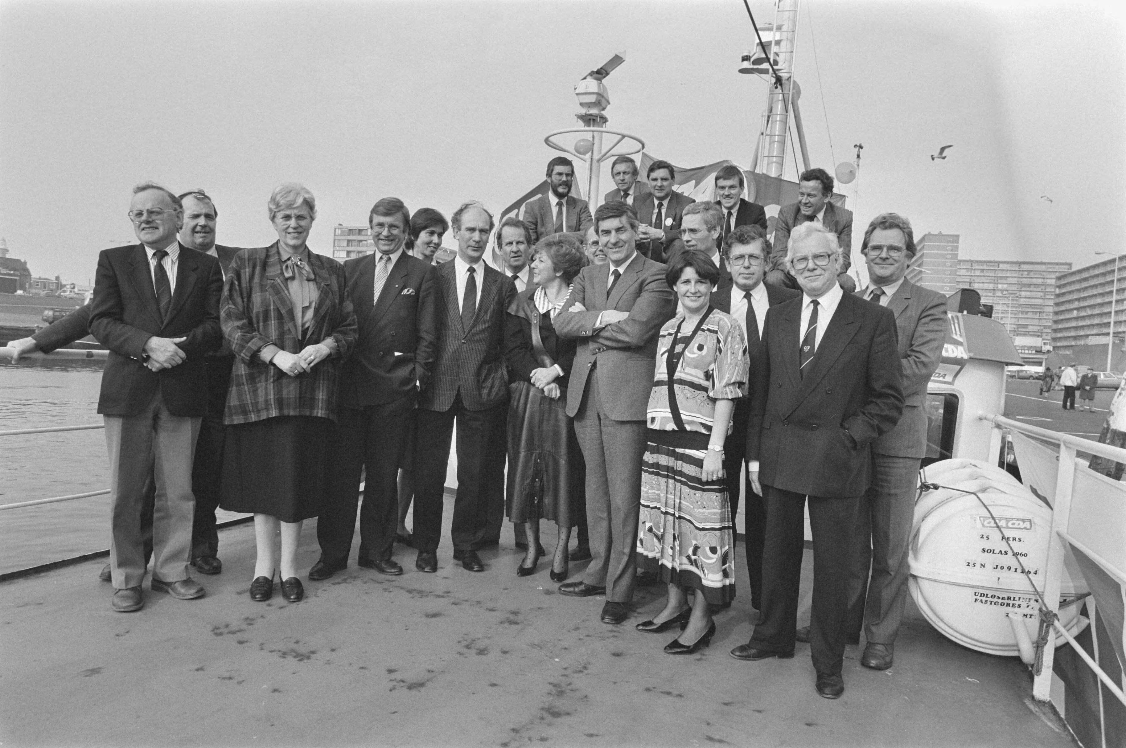 Groepsfoto CDA te Scheveningen — Zuid-Holland|Scheveningen|politieke partijen |portretten|CDA — Foto: Bogaerts, Rob / Anefo. Licentie: Set B: Rechtenvrij / Publiek Domein. Bron: Nationaal Archief. http://hdl.handle.net/10648/ad512380-d0b4-102d-bcf8-003048976d84