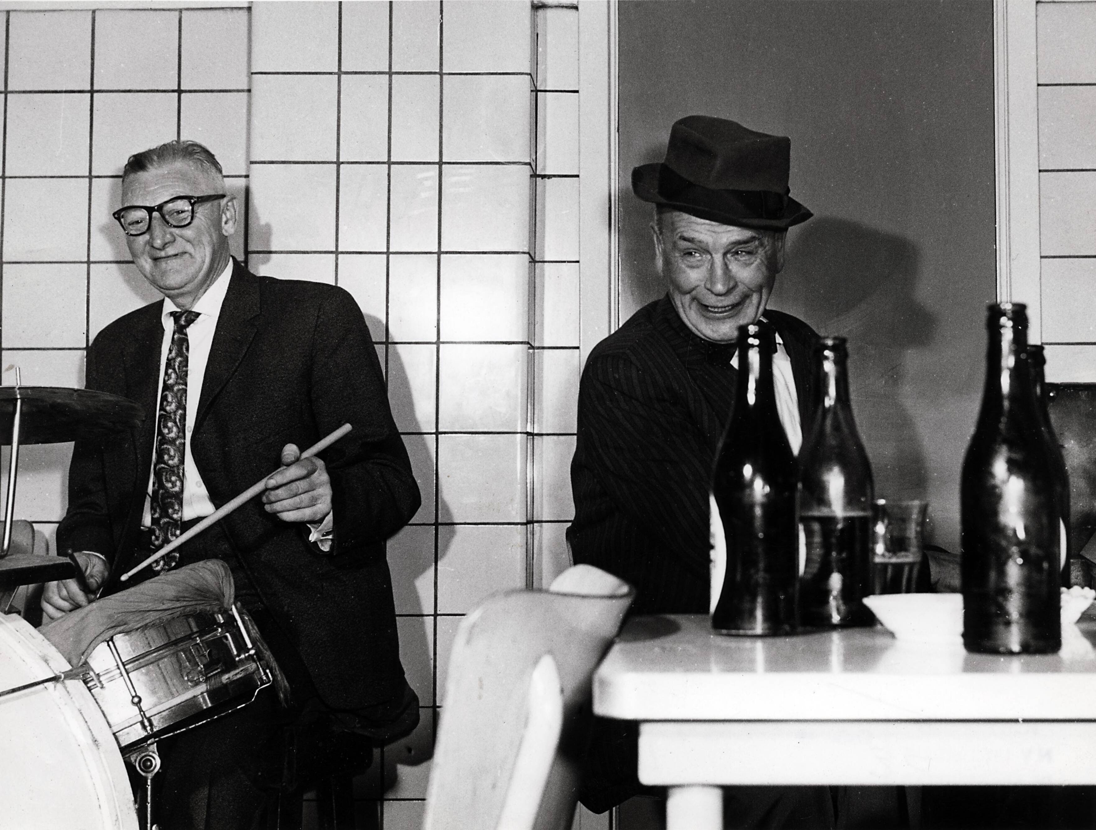 Collectie nader te bepalen — Drukkerij N.V. De Spaarnestad. Gepensioneerden, 1962. — Foto: Fotograaf Onbekend / Fotobureau onbekend / Spaarnestad Photo (05887). Licentie: Set B: Rechtenvrij / Publiek Domein. Bron: Nationaal Archief. http://hdl.handle.net/10648/35429da6-3c17-a382-e063-6df0900a6686
