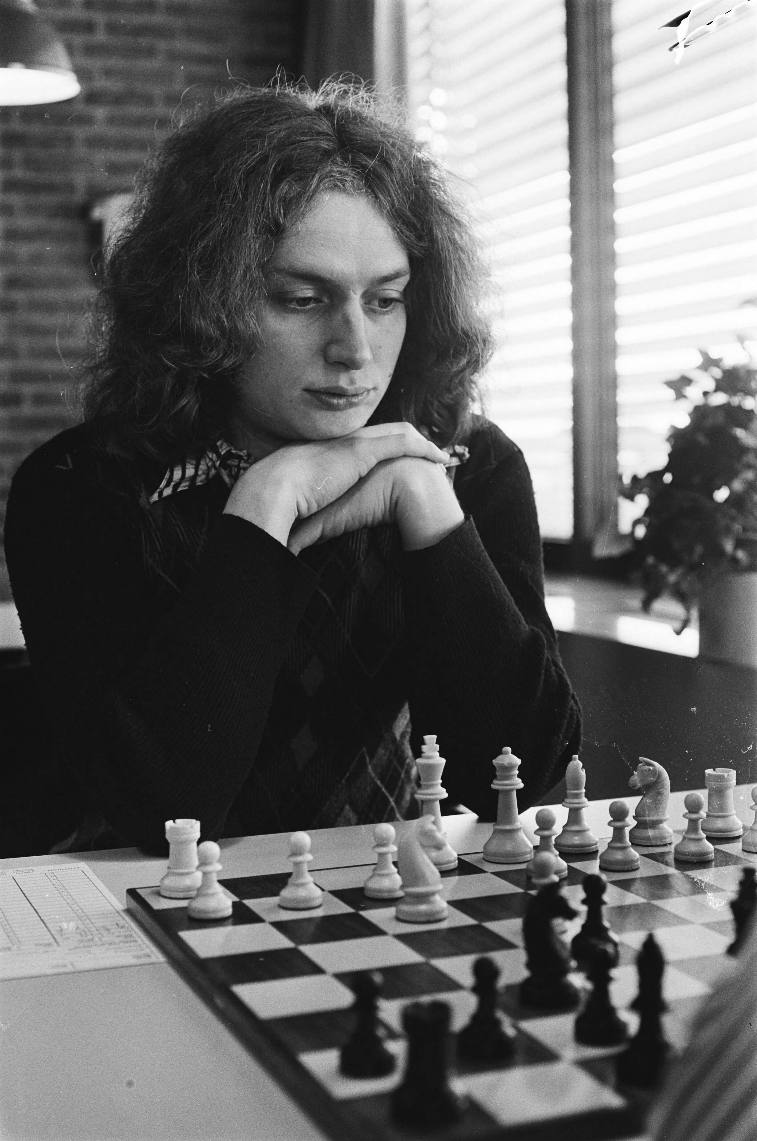 Fotocollectie Anefo — Nederlandse kampioenschappen schaken Leeuwarden; Sosonko — Foto: Suyk, Koen / Anefo. Licentie: Set B: Rechtenvrij / Publiek Domein. Bron: Nationaal Archief. http://hdl.handle.net/10648/acb1c6d2-d0b4-102d-bcf8-003048976d84