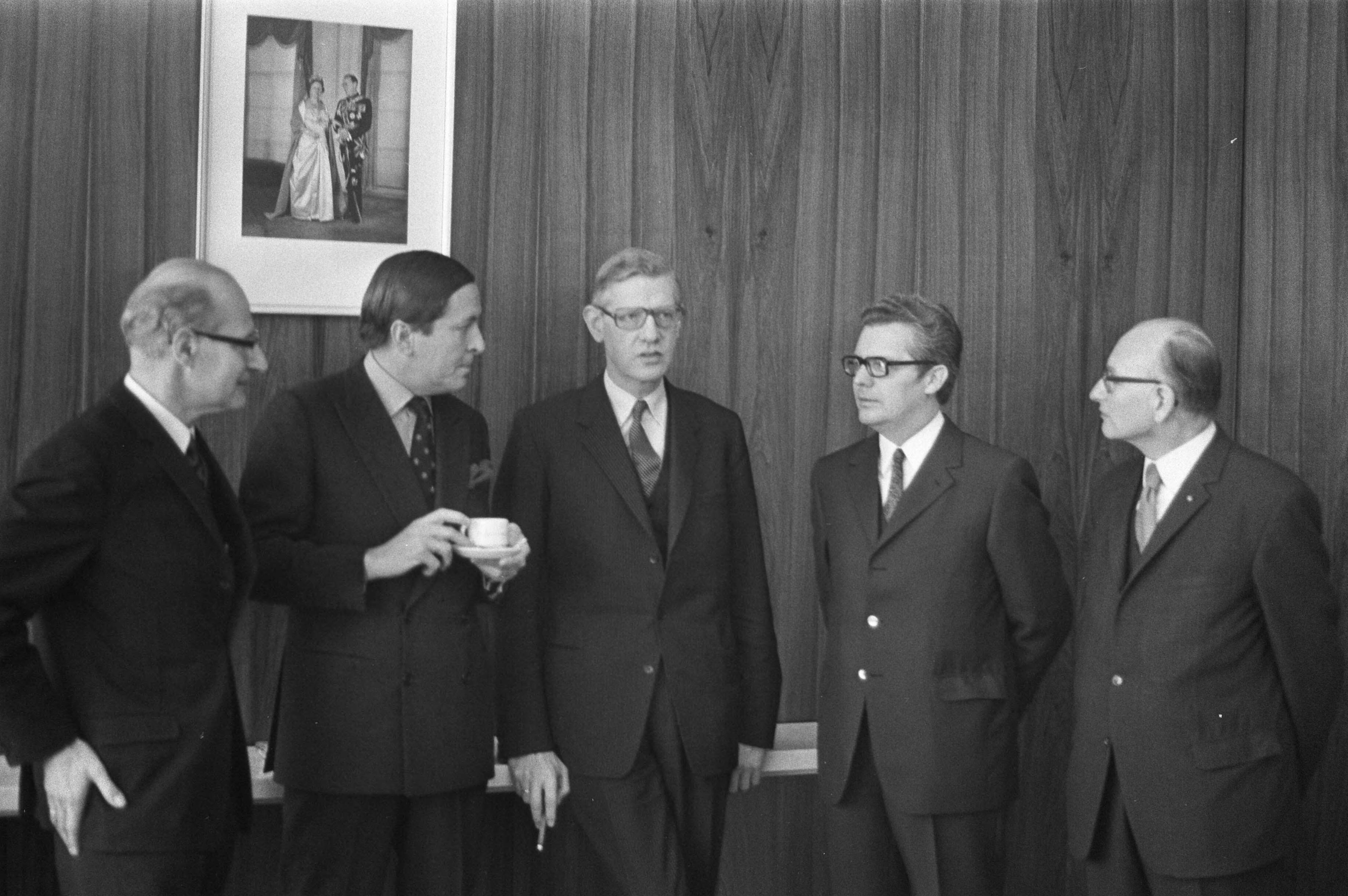 Fotocollectie Anefo — Congres over stadsvernieuwing in congresgebouw Den Haag — Foto: Peters, Hans / Anefo. Licentie: Set B: Rechtenvrij / Publiek Domein. Bron: Nationaal Archief. http://hdl.handle.net/10648/abdf2498-d0b4-102d-bcf8-003048976d84