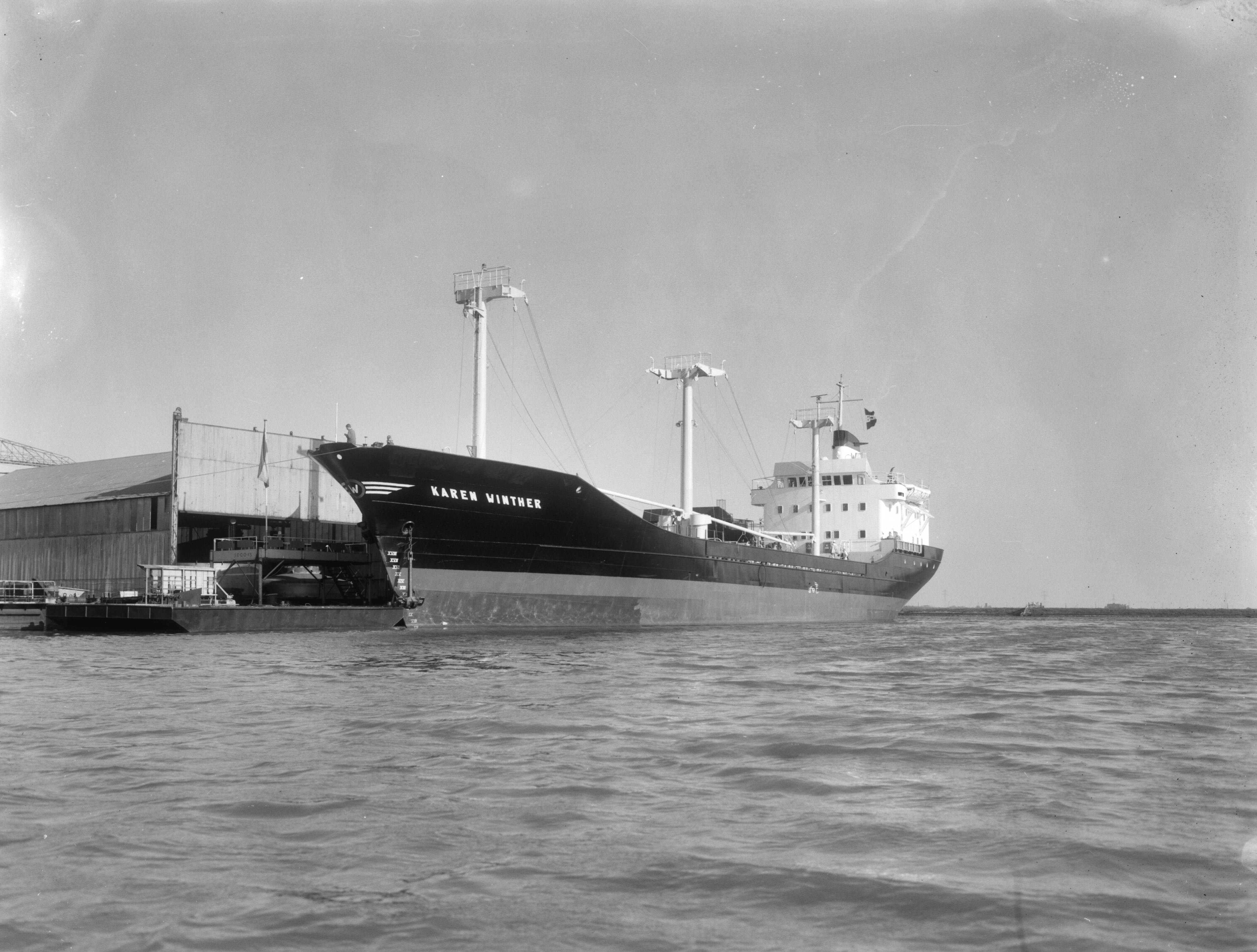 Tewaterlating motorschip "Karin Winther", gebouwd door de Zaanlandse Scheepsbouw Maatschappij te Zaandam, in opdracht van E. Winther, Hellerup, Denemarken — Zaandam|Noord-Holland|schepen|Zaanlandse Scheepsbouw Maatschappij |Karin Winther — Foto: Bilsen, Joop van / Anefo. Licentie: Set B: Rechtenvrij / Publiek Domein. Bron: Nationaal Archief. http://hdl.handle.net/10648/aac83b94-d0b4-102d-bcf8-003048976d84