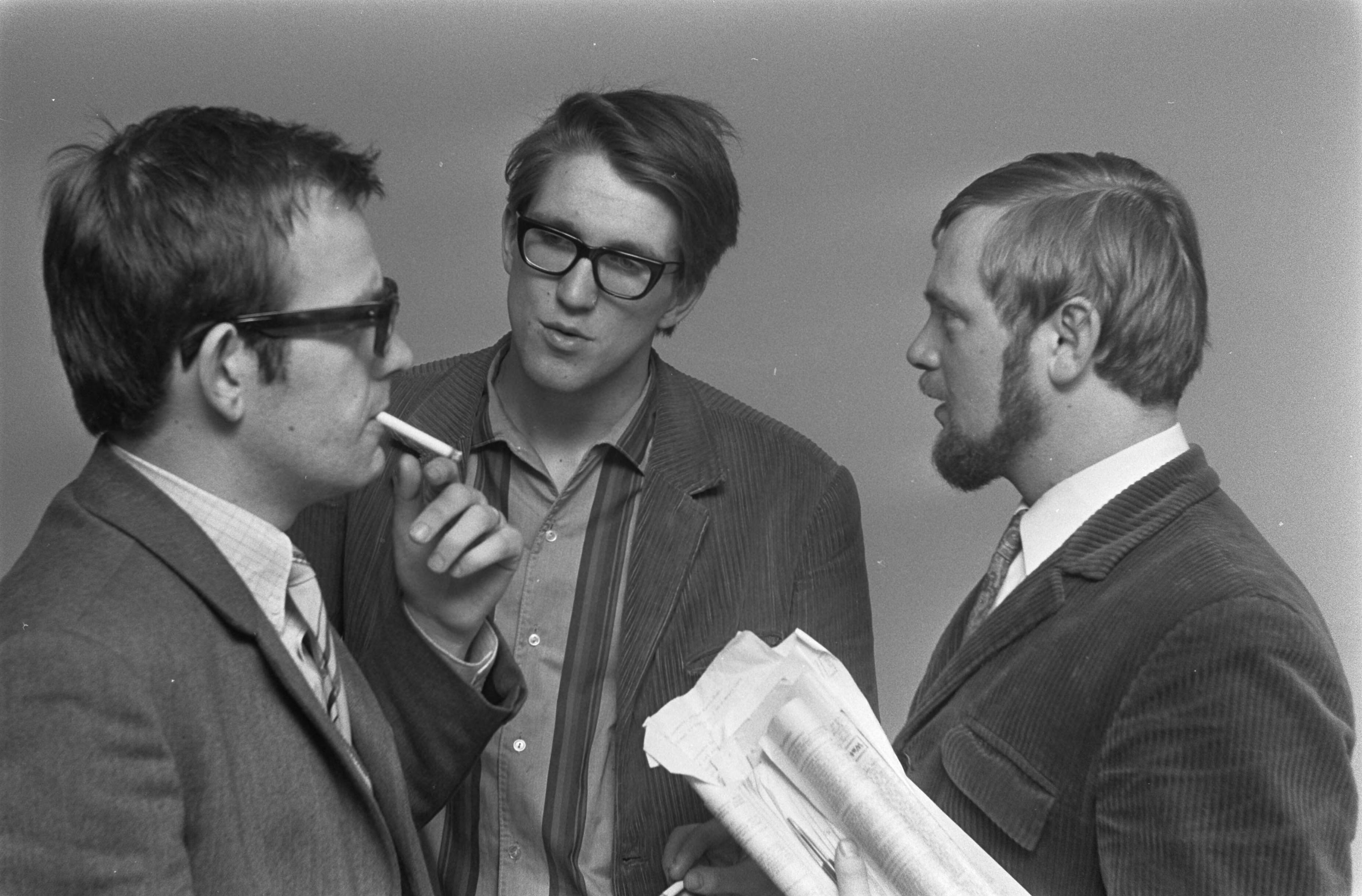 Fotocollectie Anefo — Congres Partij van de Arbeid Nederlands Congresgebouw Den Haag 7 ten Cate (links) en v.d. Louw, 8, 10 Ter Beek (F.J.G.), Kombrink (F.J.G.) — Foto: Evers, Joost / Anefo. Licentie: Set B: Rechtenvrij / Publiek Domein. Bron: Nationaal Archief. http://hdl.handle.net/10648/ab619b54-d0b4-102d-bcf8-003048976d84