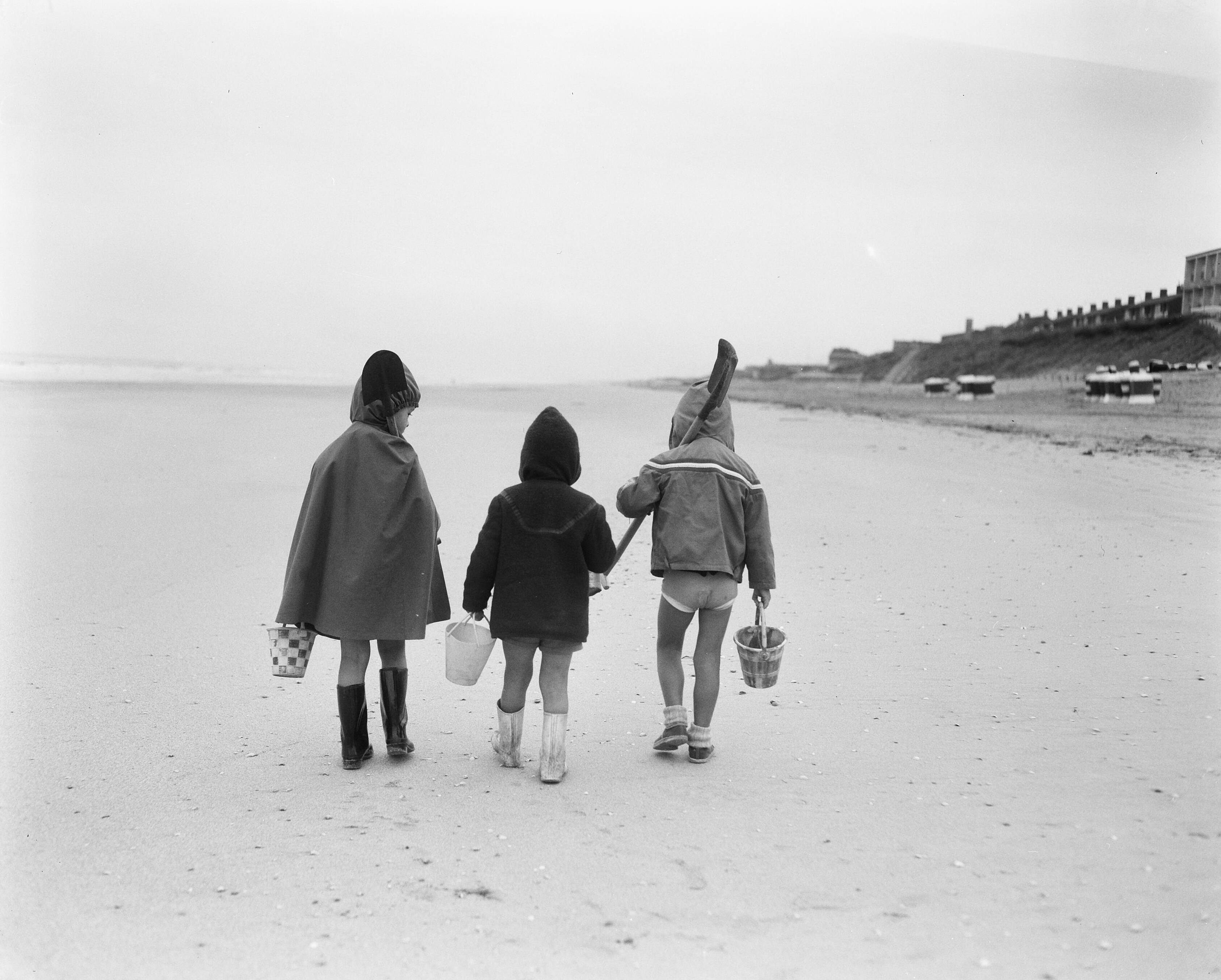 Fotocollectie Anefo — Einde badseizoen te Zandvoort — Foto: Pot, Harry / Anefo. Licentie: Set B: Rechtenvrij / Publiek Domein. Bron: Nationaal Archief. http://hdl.handle.net/10648/a96ab6c8-d0b4-102d-bcf8-003048976d84