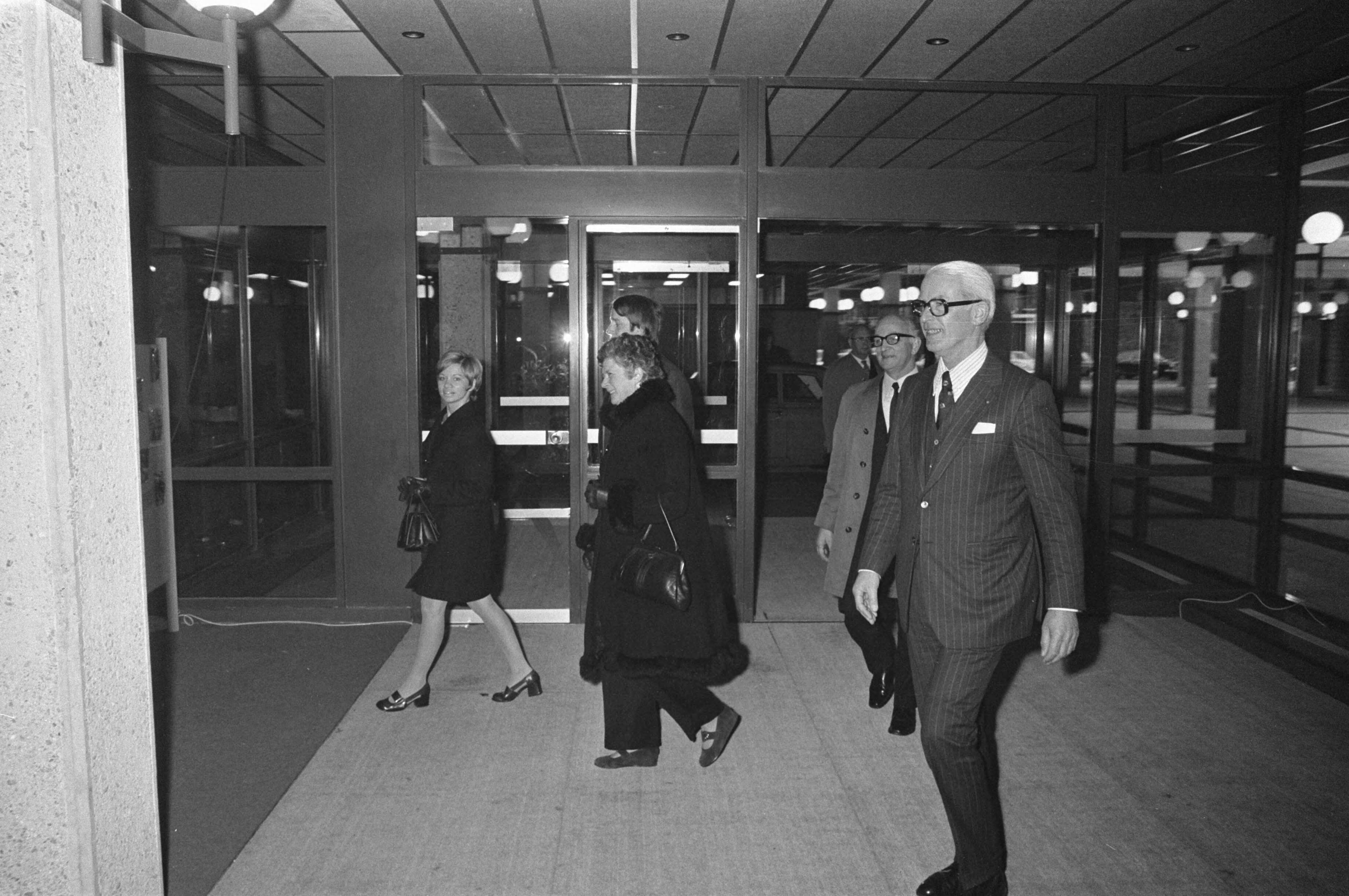 Fotocollectie Anefo — Opening hoofdkantoor Albert Heyn te Zaandam — Foto: Punt, W. / Anefo. Licentie: Set B: Rechtenvrij / Publiek Domein. Bron: Nationaal Archief. http://hdl.handle.net/10648/abd7c266-d0b4-102d-bcf8-003048976d84