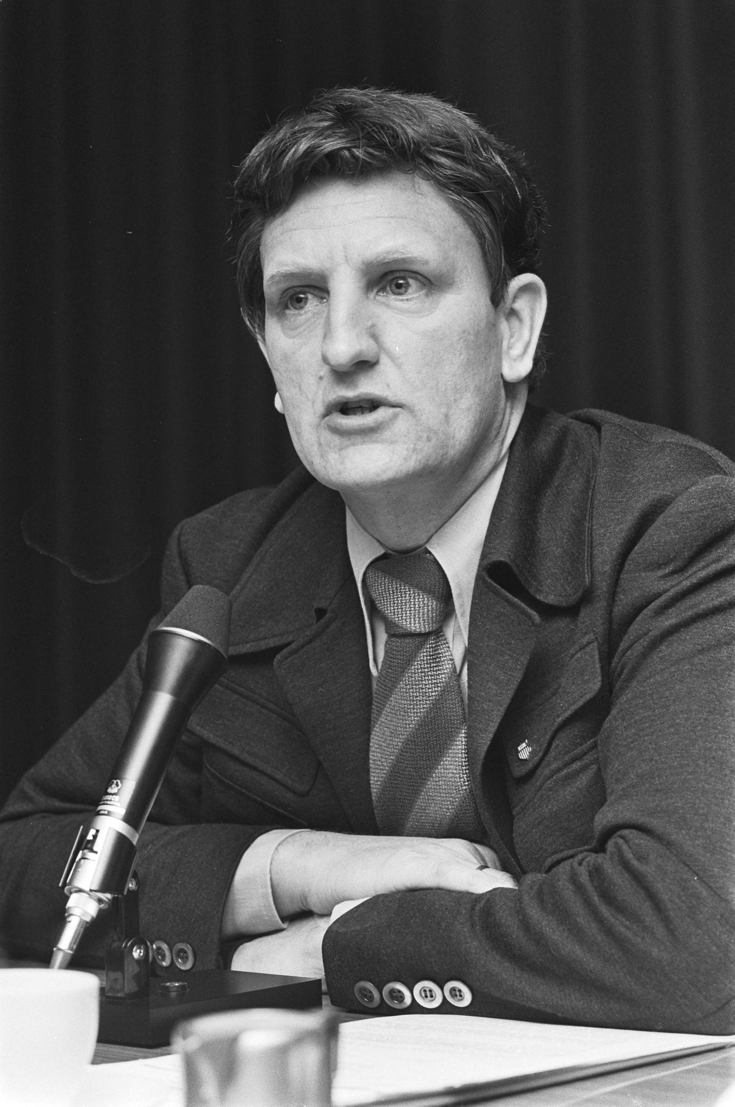 Fotocollectie Anefo — Persconferentie Nederlandse Filmkeuring ( Den Haag ), directeur C. P. J. de Nobel aan het woord (kop) — Foto: Suyk, Koen / Anefo. Licentie: Set B: Rechtenvrij / Publiek Domein. Bron: Nationaal Archief. http://hdl.handle.net/10648/aca829e2-d0b4-102d-bcf8-003048976d84