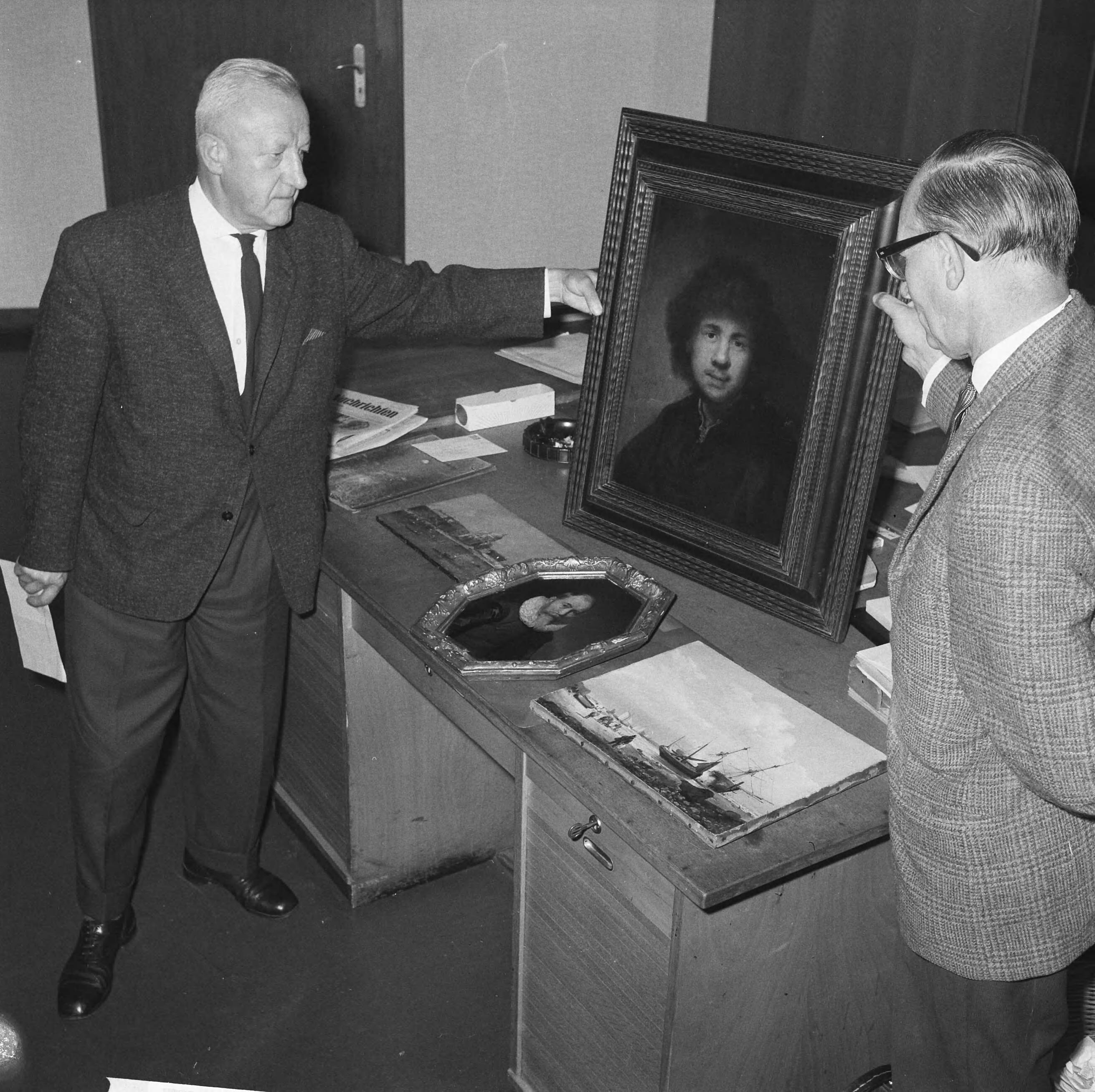 Fotocollectie Anefo — Schilderijendiefstal in Aerdenhout (Rembrandt) — Foto: Nijs, Jac. de / Anefo. Licentie: Set B: Rechtenvrij / Publiek Domein. Bron: Nationaal Archief. http://hdl.handle.net/10648/aa133bf4-d0b4-102d-bcf8-003048976d84