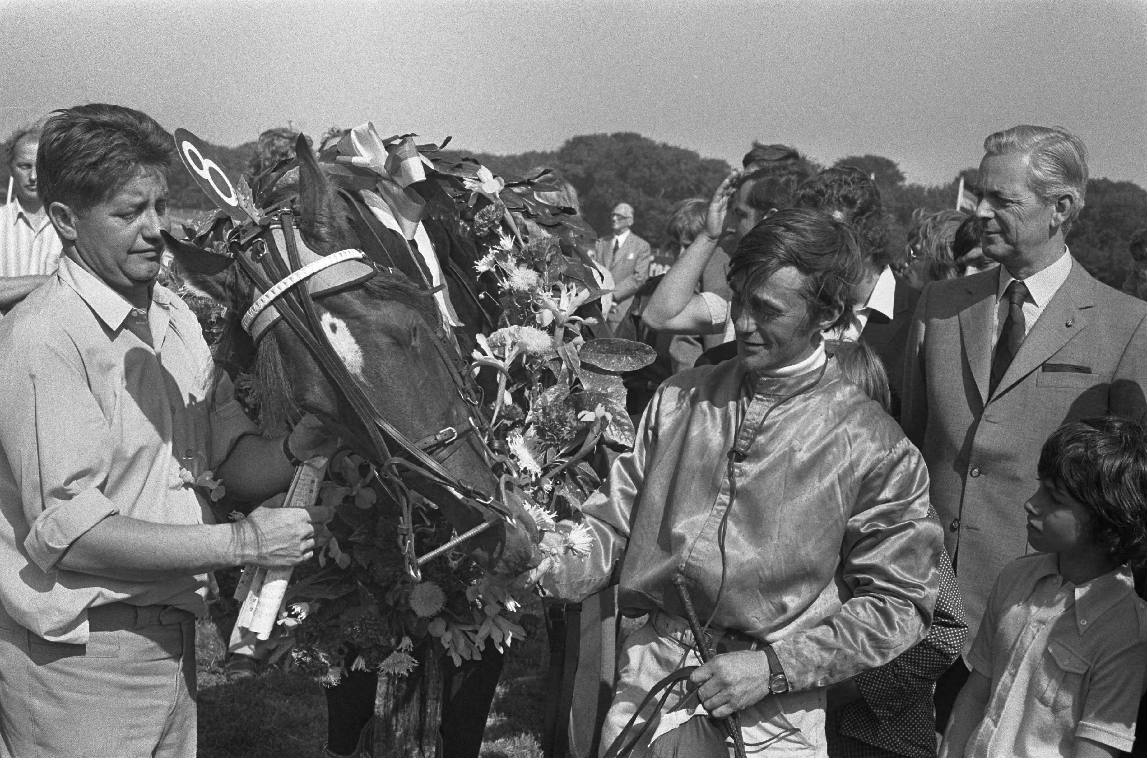 Fotocollectie Anefo — Duindigt, finish Grote Prijs der Lage Landen — Foto: Verhoeff, Bert / Anefo. Licentie: Set B: Rechtenvrij / Publiek Domein. Bron: Nationaal Archief. http://hdl.handle.net/10648/ac3008ae-d0b4-102d-bcf8-003048976d84