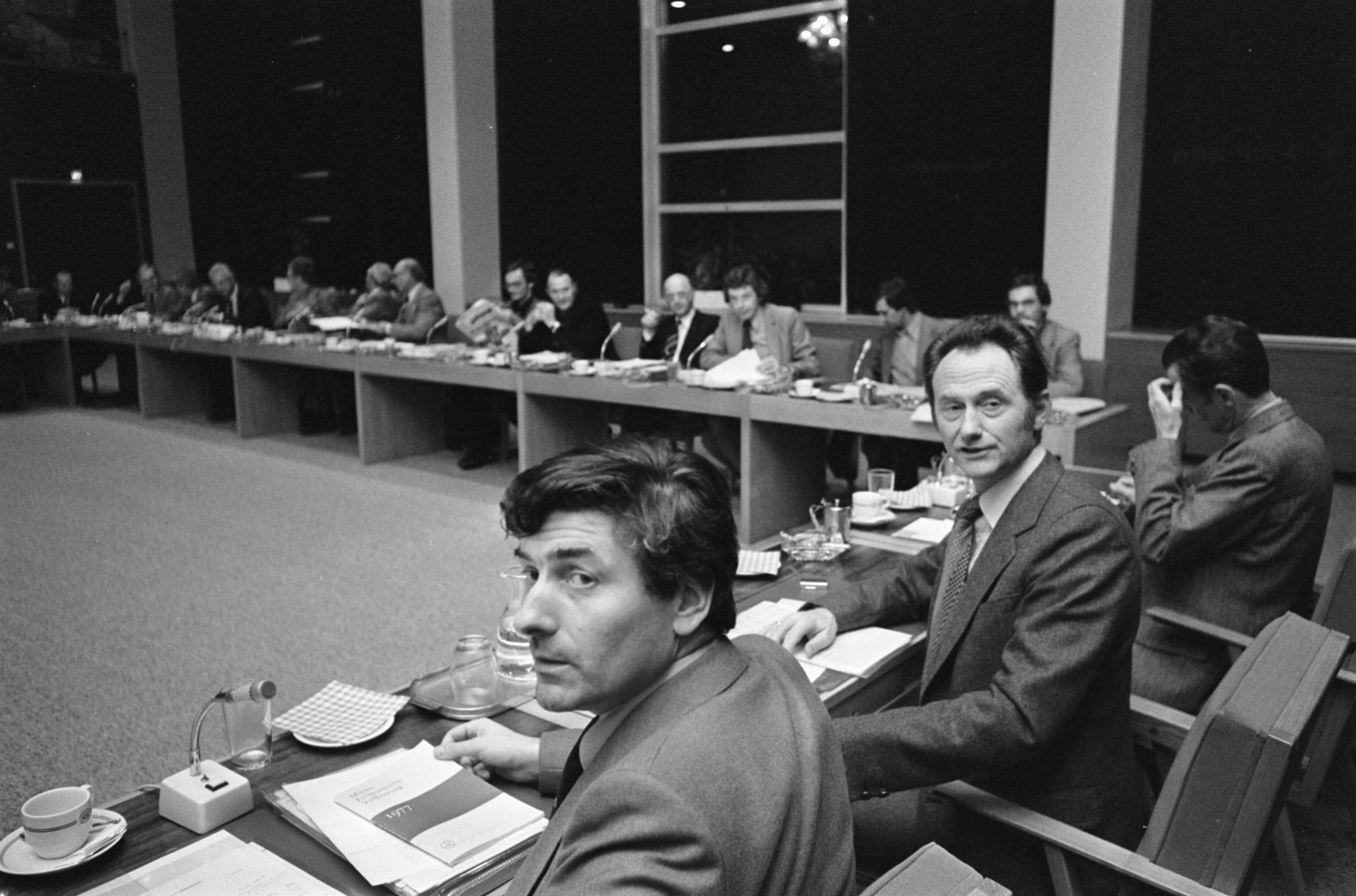 Fotocollectie Anefo — Loonoverleg in Den Haag ; minister Lubbers en Boersma vakbondsdelegatie — Foto: Verhoeff, Bert / Anefo. Licentie: Set B: Rechtenvrij / Publiek Domein. Bron: Nationaal Archief. http://hdl.handle.net/10648/ac8dfedc-d0b4-102d-bcf8-003048976d84