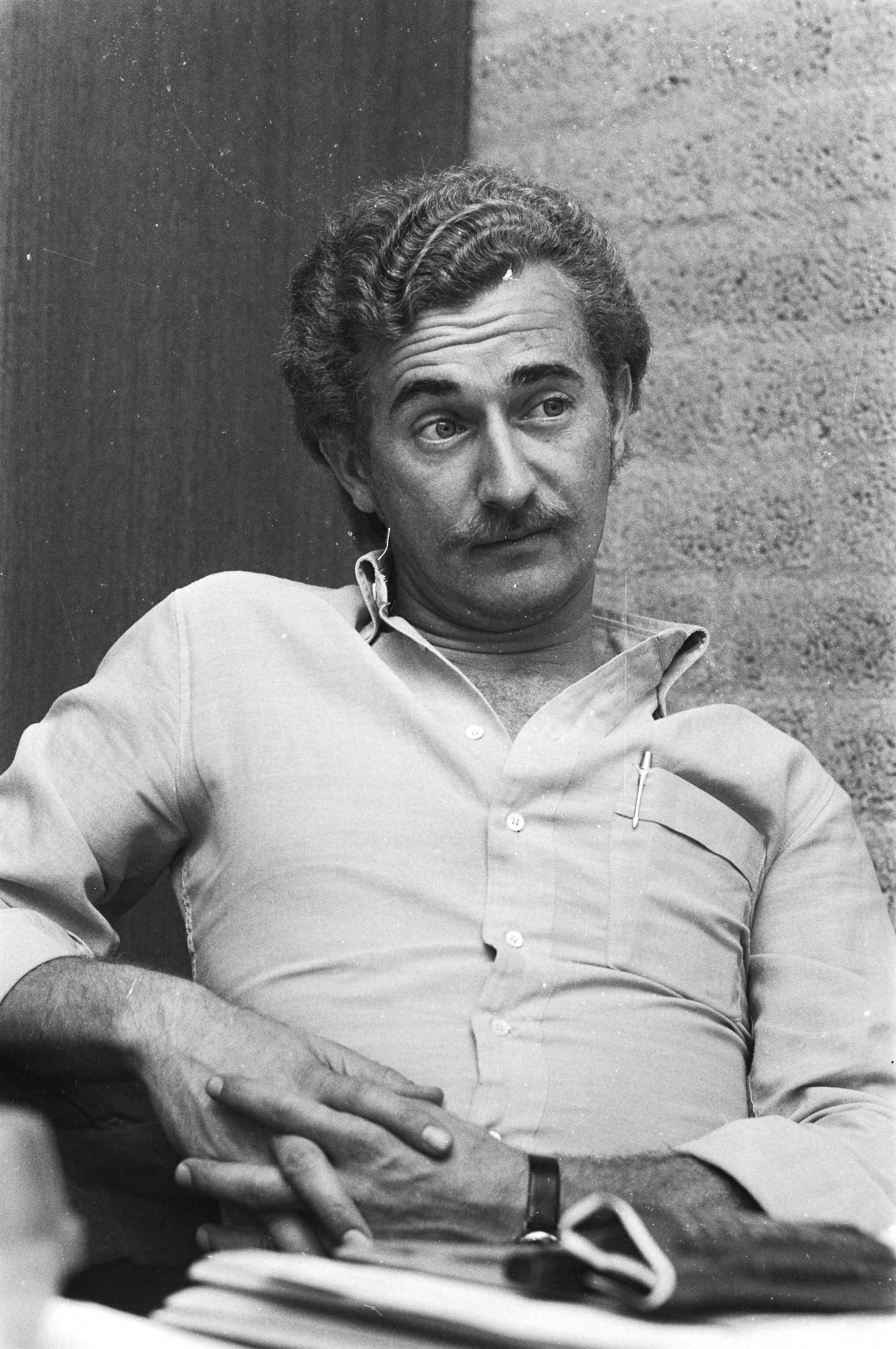 Fotocollectie Anefo — De heer Lucas, medewerker van de Vrije Universiteit Amsterdam — Foto: Croes, Rob C. / Anefo. Licentie: Set B: Rechtenvrij / Publiek Domein. Bron: Nationaal Archief. http://hdl.handle.net/10648/ace689da-d0b4-102d-bcf8-003048976d84
