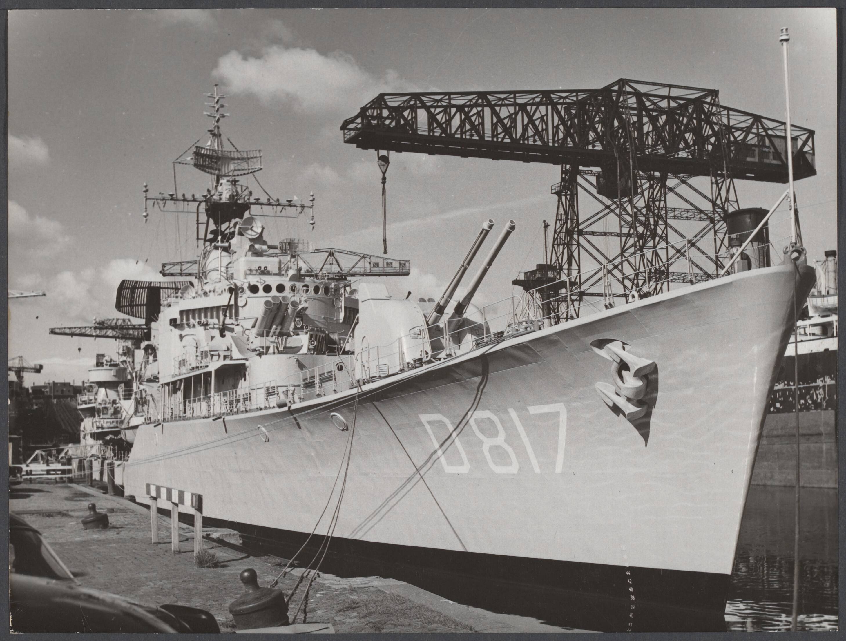 Onderzeebootjagers, alph. op naam H t/m Z - Nederland — Indienststelling Hr. Ms. onderzeebootjager "Utrecht" bij de Koninklijke Maatschappij "De Schelde" te Vlissingen — Foto: Behrens, Herbert F. / Anefo. Licentie: Set B: Rechtenvrij / Publiek Domein. Bron: Nationaal Archief. http://hdl.handle.net/10648/83a2edda-67f5-0d86-e6c1-c6dd80b72e2a