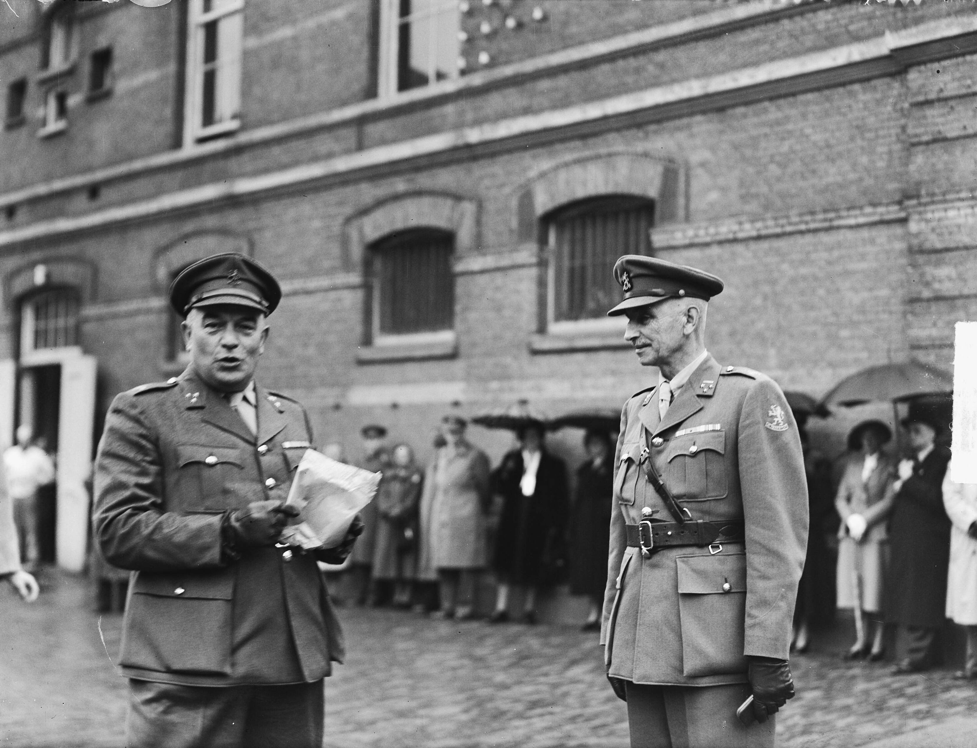 Fotocollectie Anefo — Nationale Reserve defilé in Den Haag — Foto: Oorschot, […] van / Anefo. Licentie: Set B: Rechtenvrij / Publiek Domein. Bron: Nationaal Archief. http://hdl.handle.net/10648/a8d7b602-d0b4-102d-bcf8-003048976d84