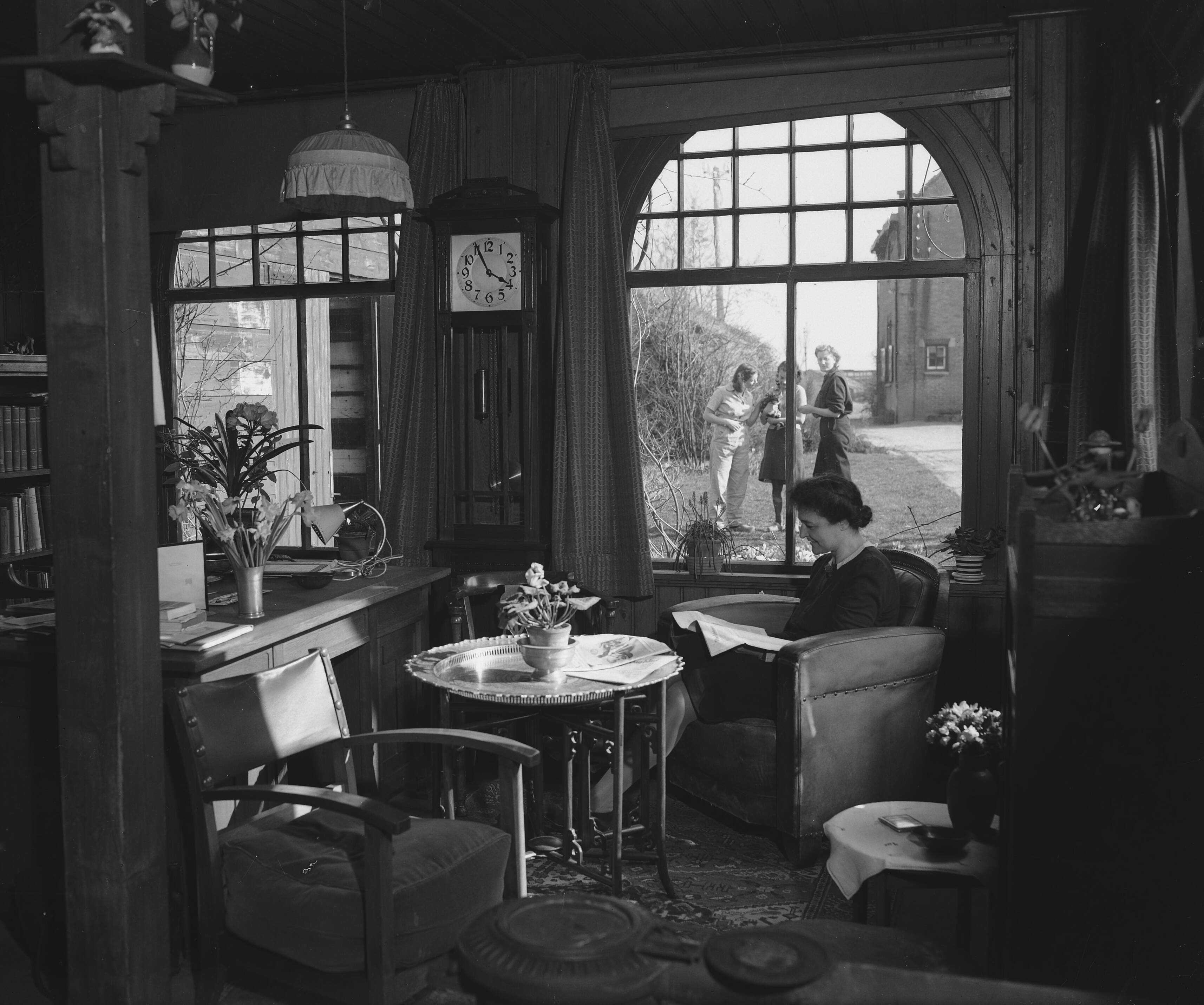 Fotocollectie Anefo — Tuinbouwschool "Huize te Lande" Rijswijk — Foto: Raucamp, Koos / Anefo. Licentie: Set B: Rechtenvrij / Publiek Domein. Bron: Nationaal Archief. http://hdl.handle.net/10648/a89b43de-d0b4-102d-bcf8-003048976d84