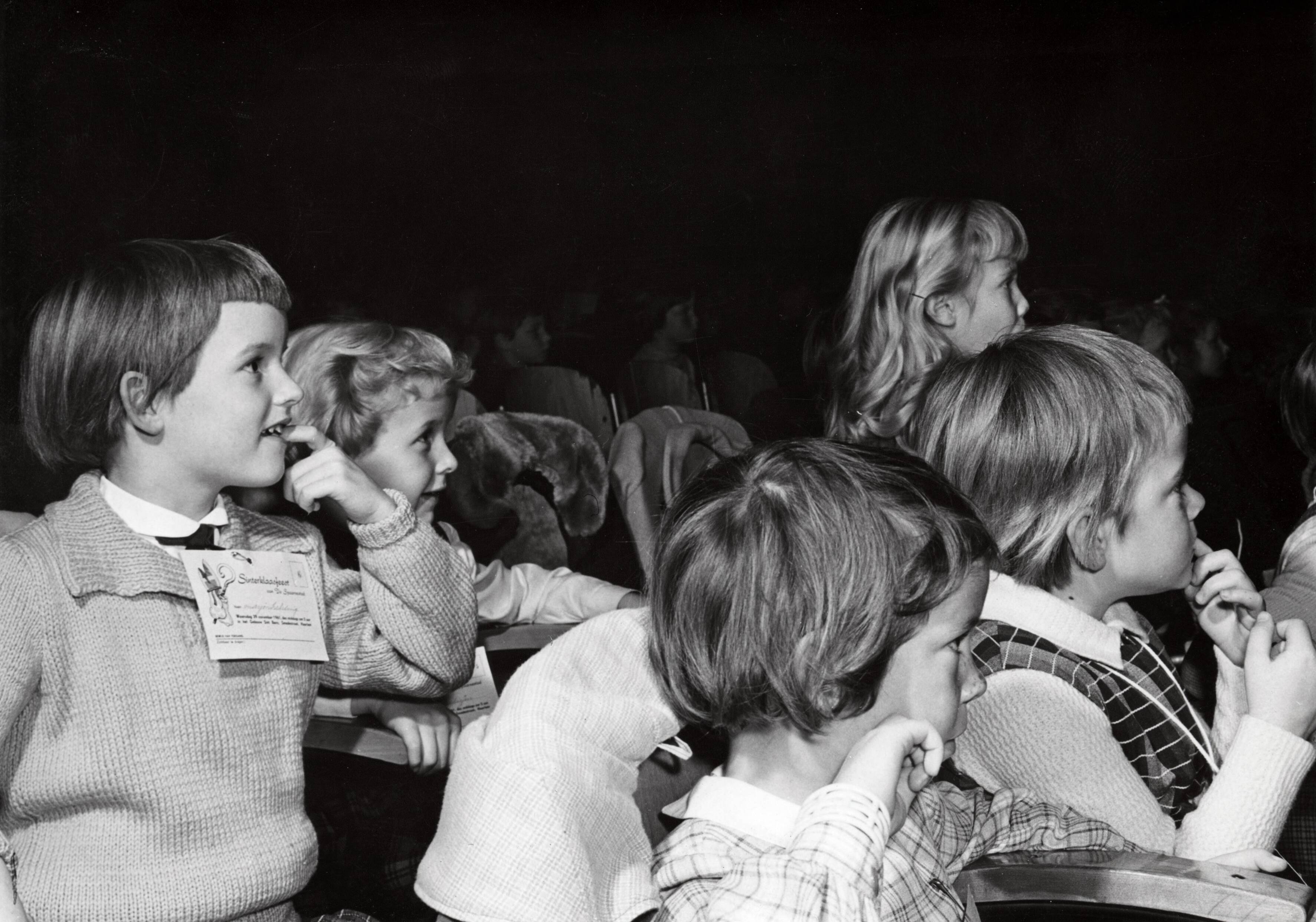 Collectie nader te bepalen — [Serie: Sinterklaasfeest N.V. De Spaarnestad] — Foto: Fotograaf Onbekend / Fotobureau onbekend / Spaarnestad Photo (05887). Licentie: Set B: Rechtenvrij / Publiek Domein. Bron: Nationaal Archief. http://hdl.handle.net/10648/35429da6-3e52-a382-e063-6df0900a6686