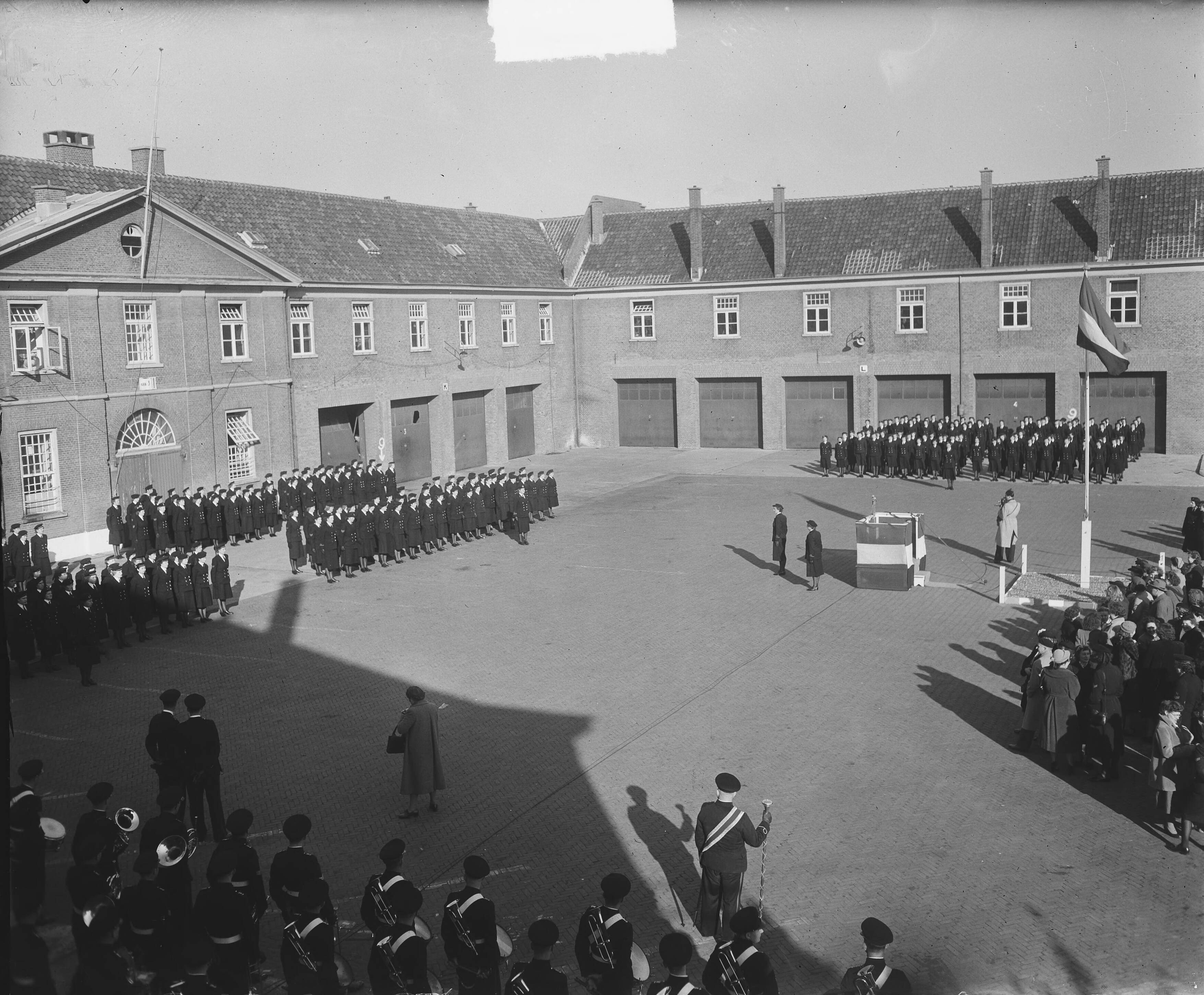 Marva 5 jaar herdenking in Den Haag — Foto: Vermorken, […] / Anefo. — Licentie: Set B: Rechtenvrij / Publiek Domein. Bron: Nationaal Archief. http://hdl.handle.net/10648/a8d084ae-d0b4-102d-bcf8-003048976d84