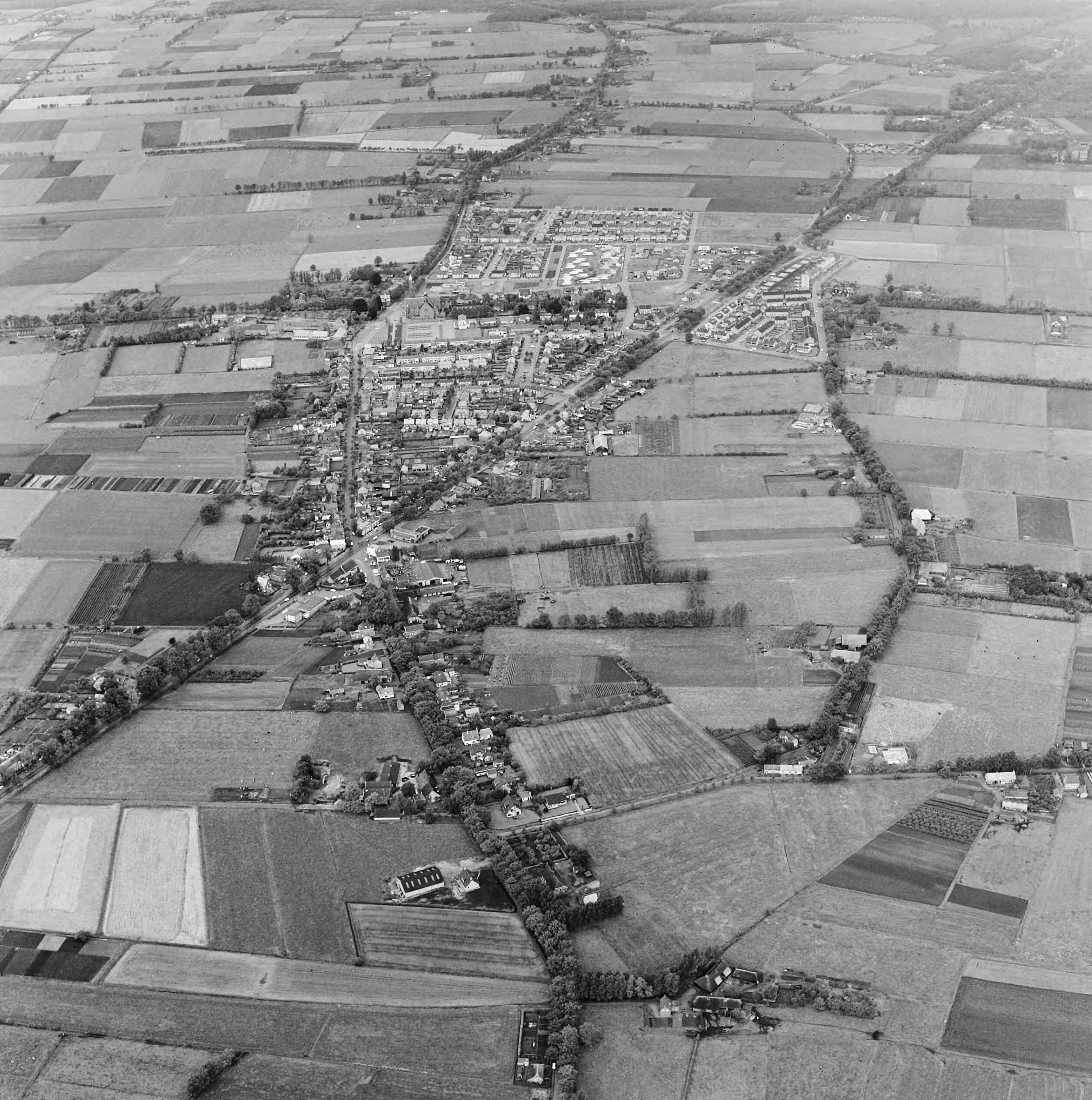 Fotocollectie Nederlandse Heidemaatschappij — Luchtopname. Teteringen — Foto: Fotograaf Onbekend / Heidemij. Licentie: Set B: Rechtenvrij / Publiek Domein. Bron: Nationaal Archief. http://hdl.handle.net/10648/ae501778-d0b4-102d-bcf8-003048976d84