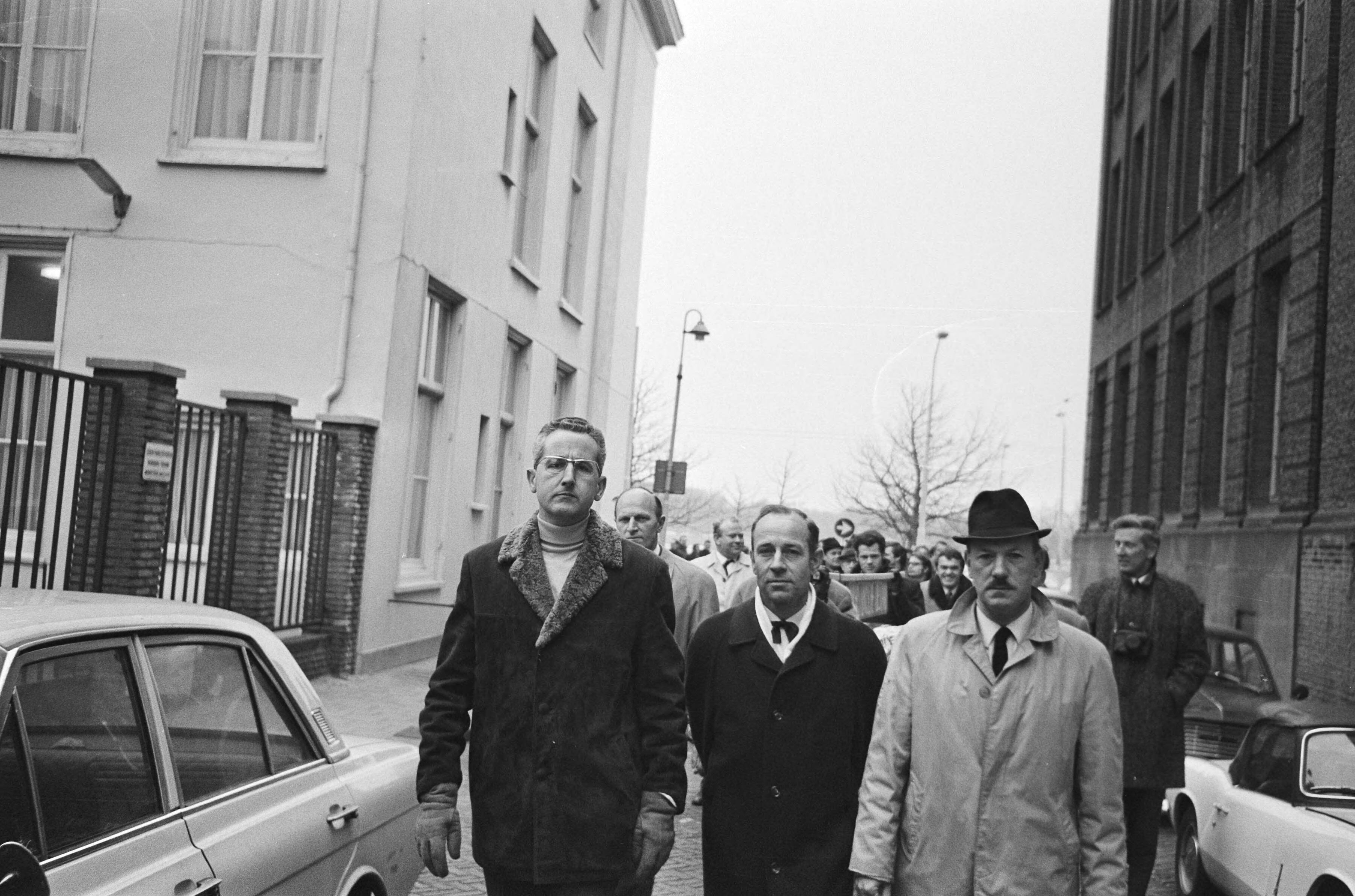 Fotocollectie Anefo — Leraren bij Middelbaar Technisch Onderwijs demonstreren in Den Haag — Foto: Punt, W. / Anefo. Licentie: Set B: Rechtenvrij / Publiek Domein. Bron: Nationaal Archief. http://hdl.handle.net/10648/abad89ce-d0b4-102d-bcf8-003048976d84