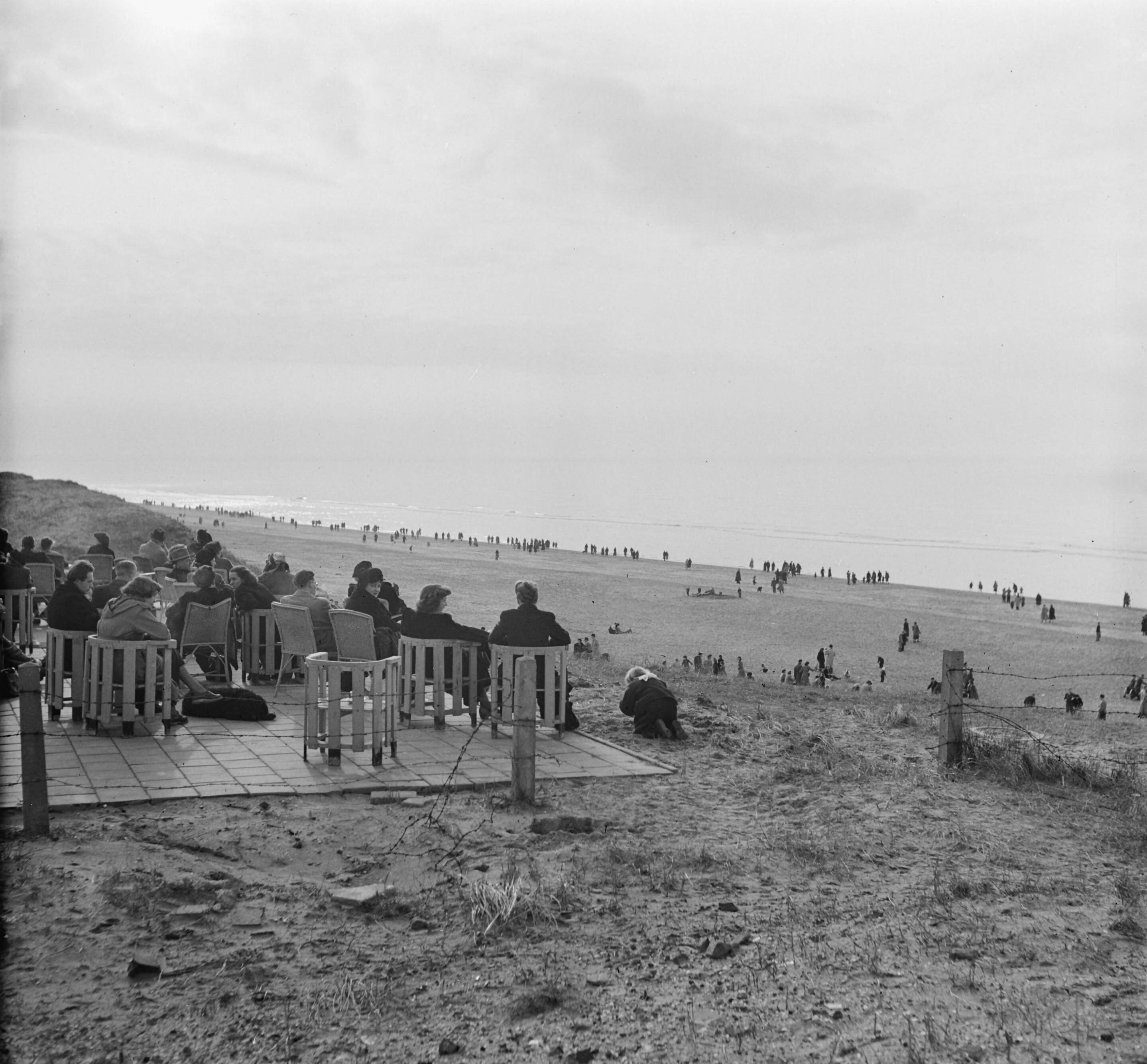 Fotocollectie Anefo — Zandvoort. Zomerdrukte in februari — Foto: Vermorken, […] / Anefo. Licentie: Set B: Rechtenvrij / Publiek Domein. Bron: Nationaal Archief. http://hdl.handle.net/10648/a8d4c604-d0b4-102d-bcf8-003048976d84