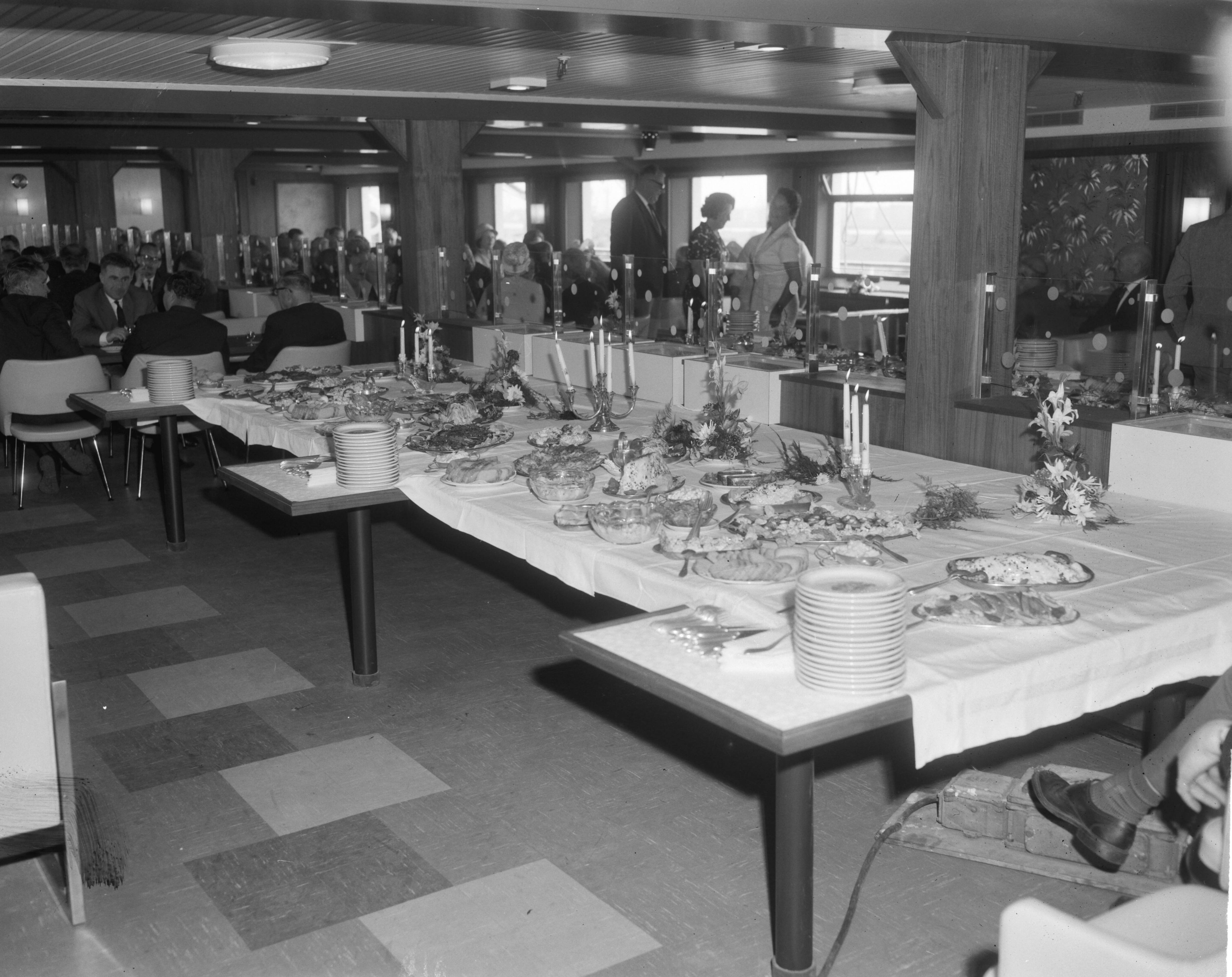 Fotocollectie Anefo — Overdracht van de veerboot "Visby" (opdracht Zaanlandse Scheepsbouw Maatschappij) — Foto: Bilsen, Joop van / Anefo. Licentie: Set B: Rechtenvrij / Publiek Domein. Bron: Nationaal Archief. http://hdl.handle.net/10648/aa6f35a8-d0b4-102d-bcf8-003048976d84