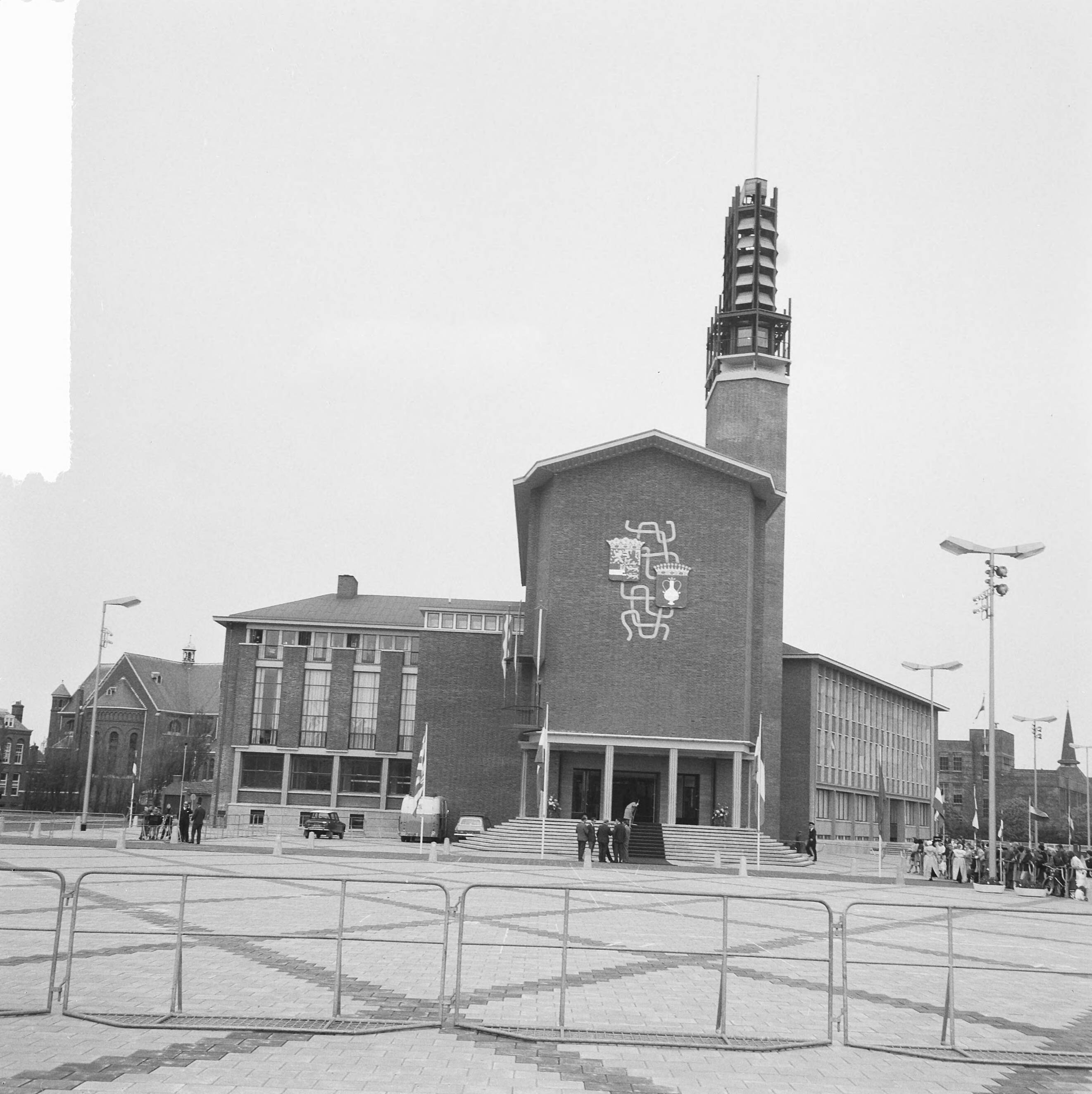 Koningin Juliana opent het nieuwe stadhuis te Vlissingen — Het stadhuis — Foto: Nijs, Jac. de / Anefo. Licentie: Set B: Rechtenvrij / Publiek Domein. Bron: Nationaal Archief. http://hdl.handle.net/10648/a8f5ad74-6dcc-ae26-89fe-9b509eedf259