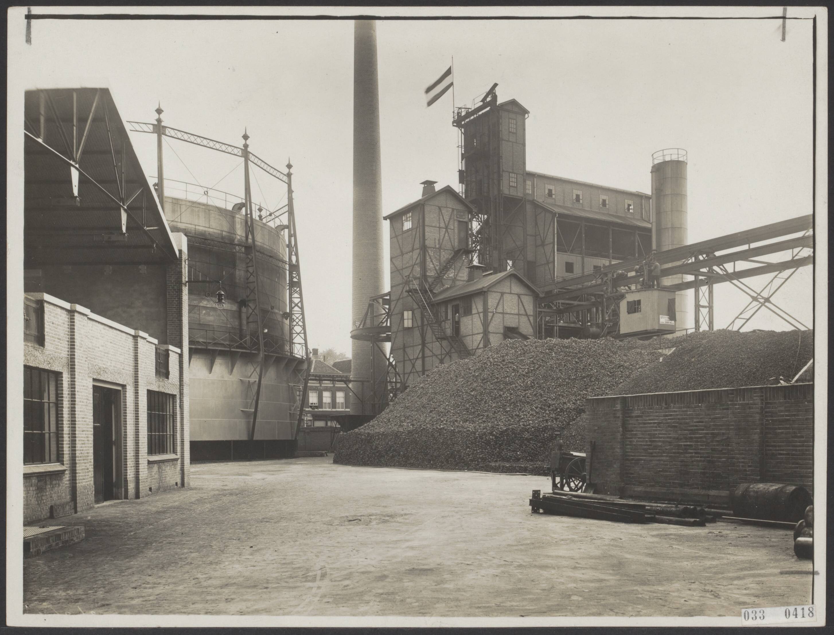 Fotocollectie Elsevier Binnenland — Suikerbieten bij een suikerfabriek van de CSM in Breda — Foto: N.V. Vereenigde Fotobureaux. Licentie: Set B: Rechtenvrij / Publiek Domein. Bron: Nationaal Archief. http://hdl.handle.net/10648/ade64c9e-d0b4-102d-bcf8-003048976d84